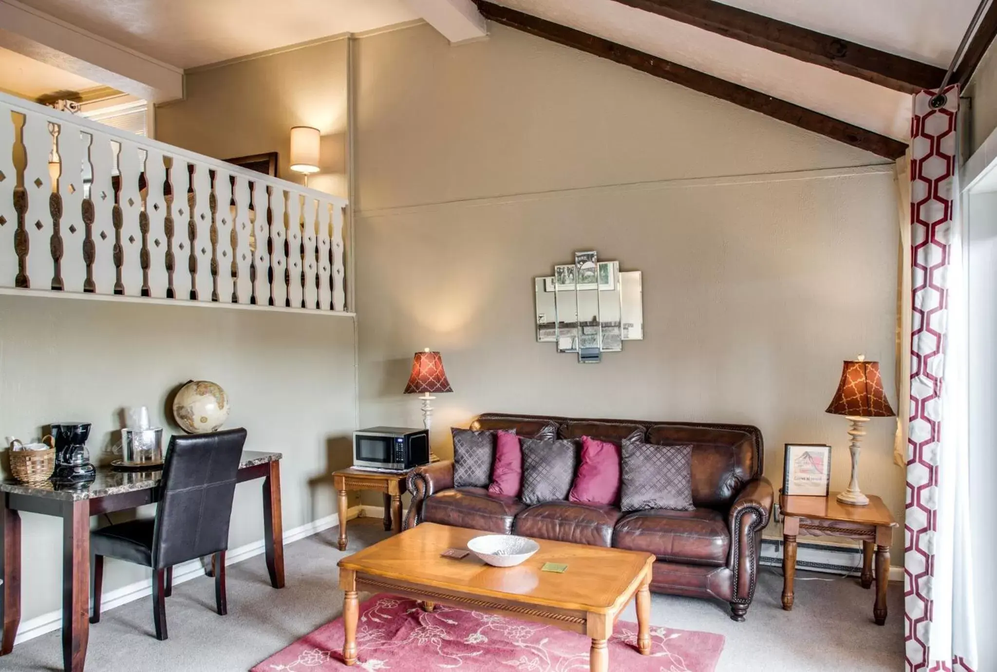 Living room, Seating Area in Cliff Dwellers Inn