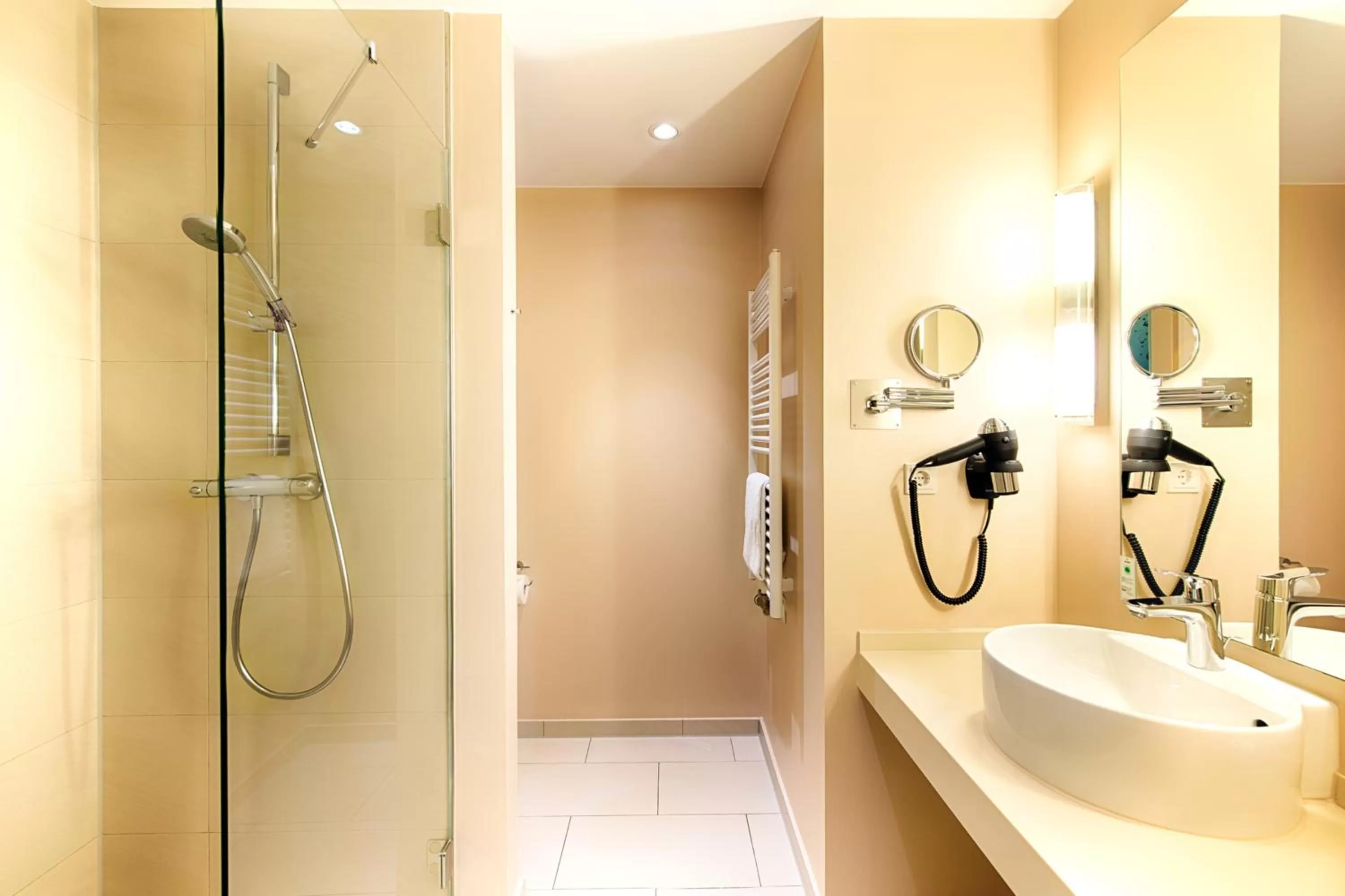 Bathroom in ACHAT Hotel Bremen City