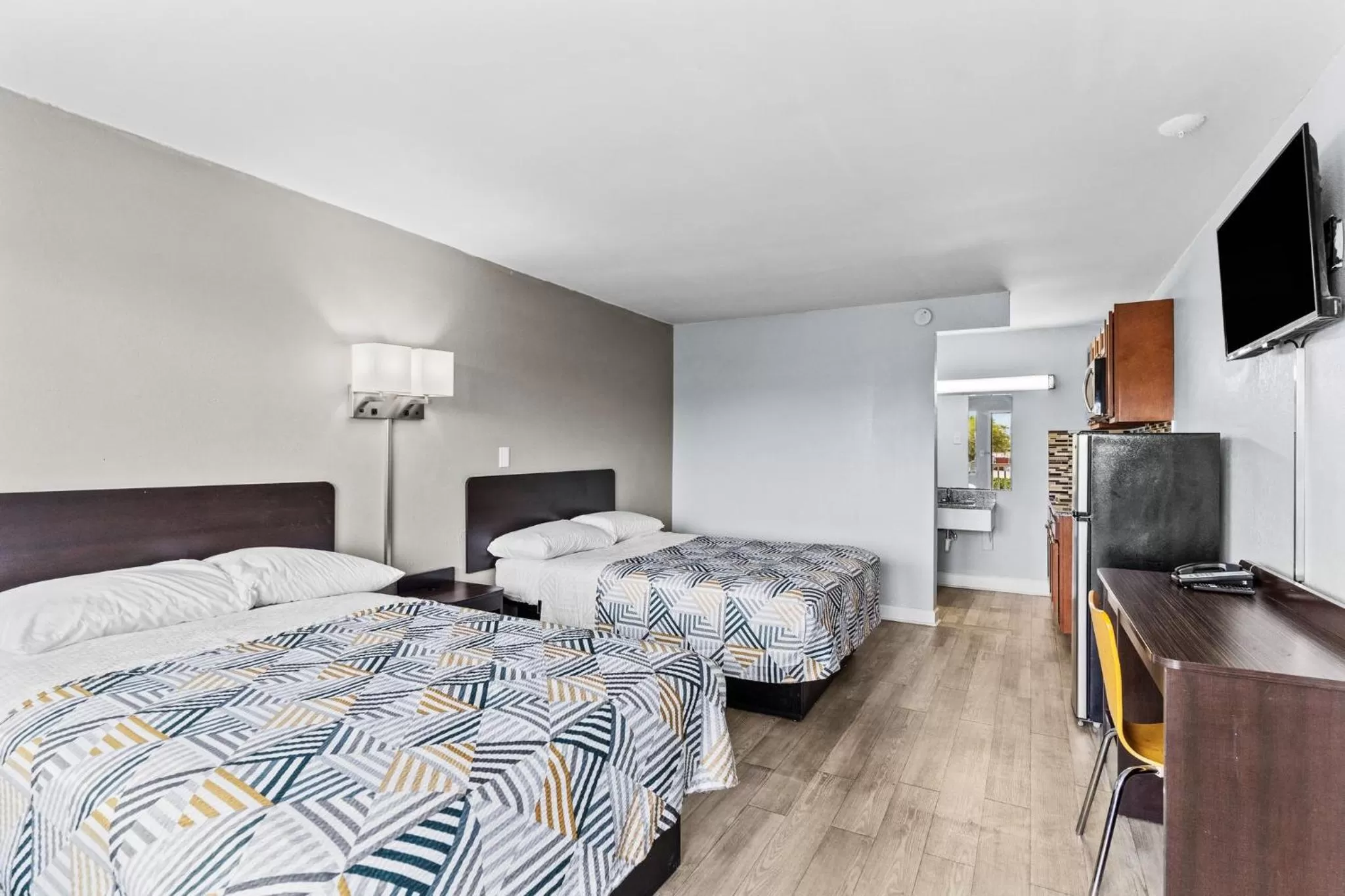 Kitchen or kitchenette, Bed in Studio 6 Wilmington, NC