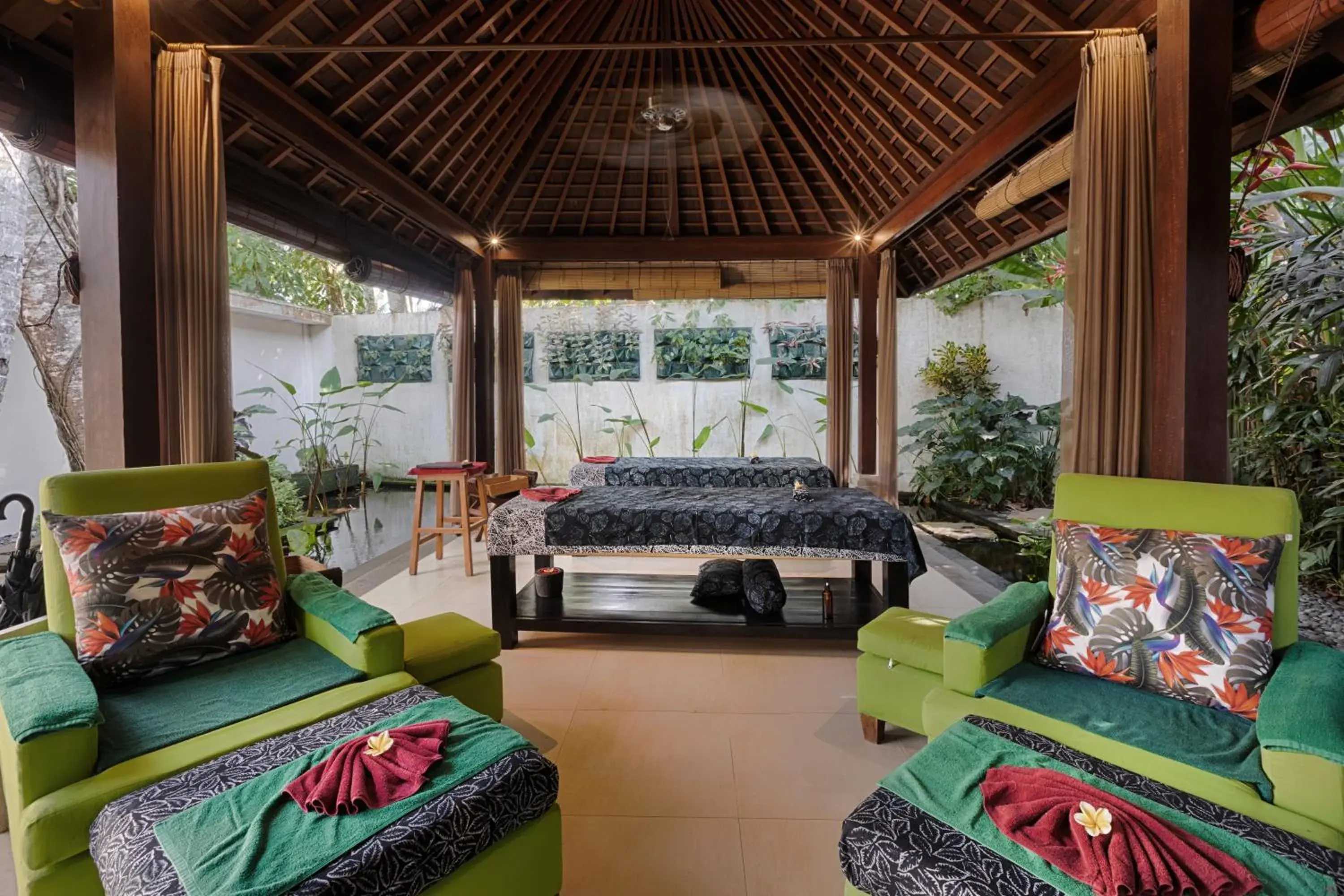 Bed, Seating Area in Ubud Padi Villas