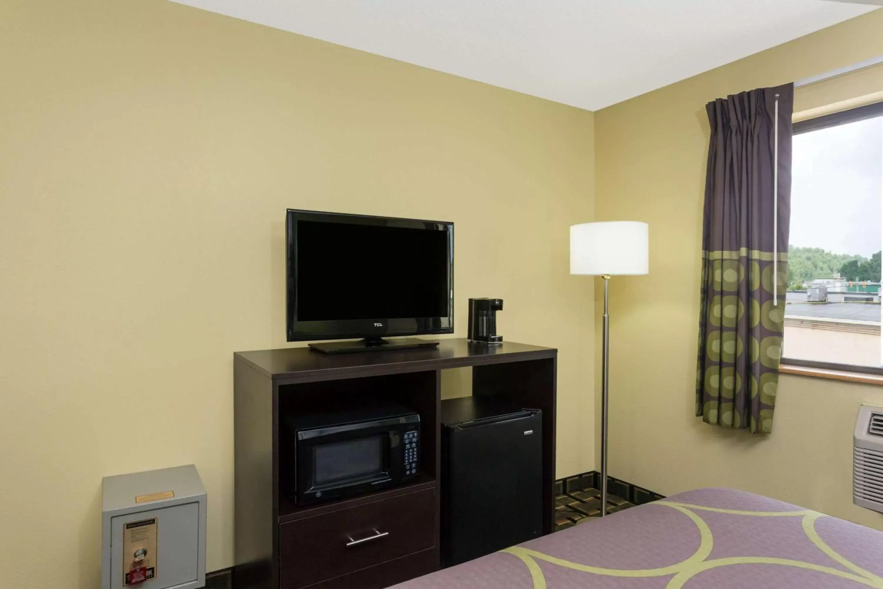 Photo of the whole room, TV/Entertainment Center in Super 8 by Wyndham Marietta