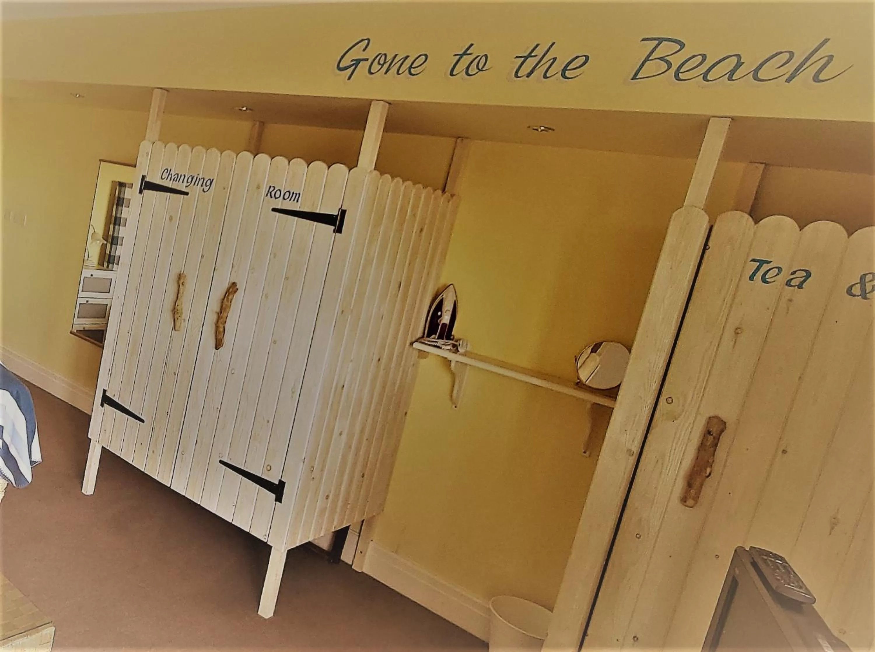 wardrobe, Bed in Patricks Boathouse