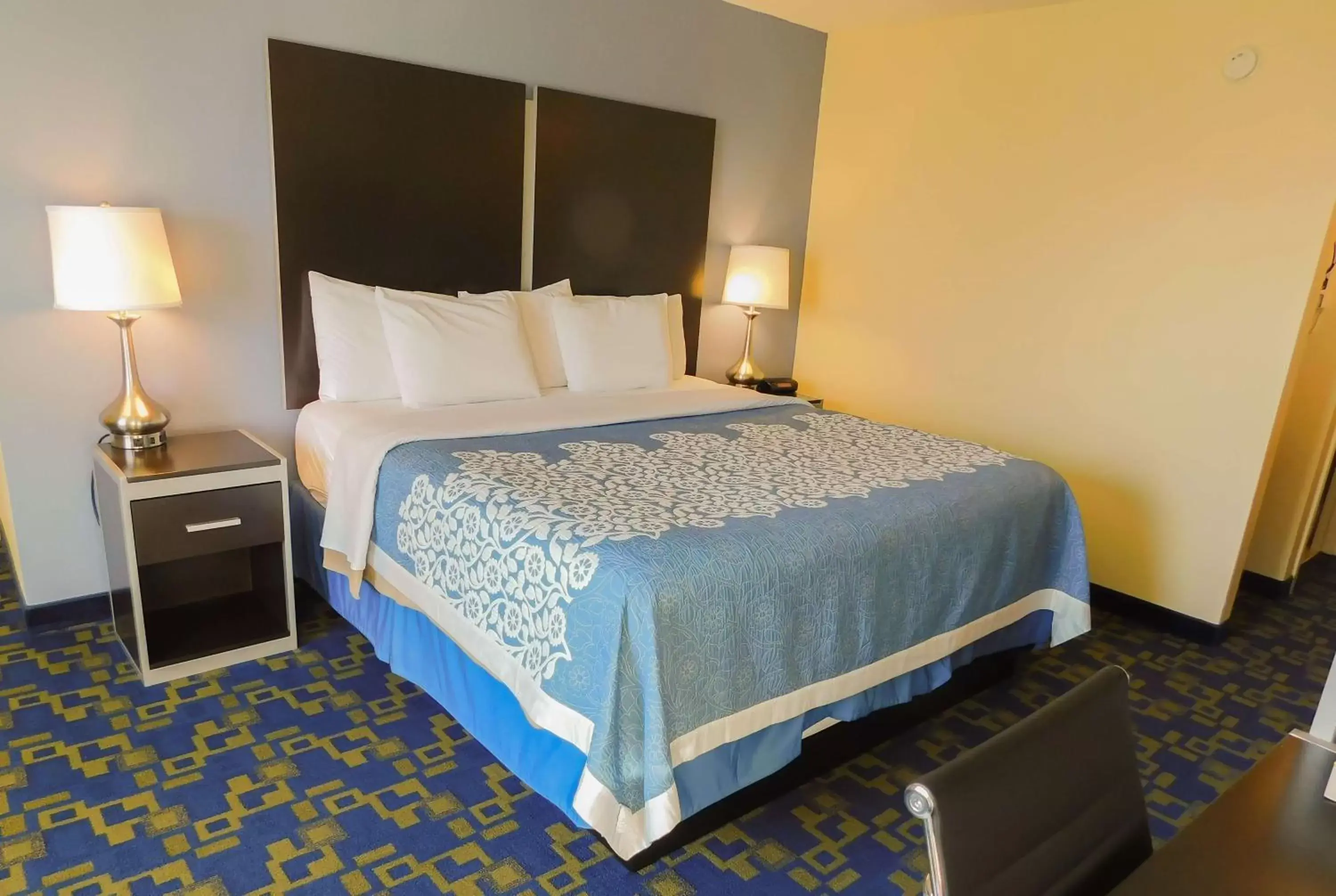 Photo of the whole room, Bed in Days Inn & Suites by Wyndham Pocahontas