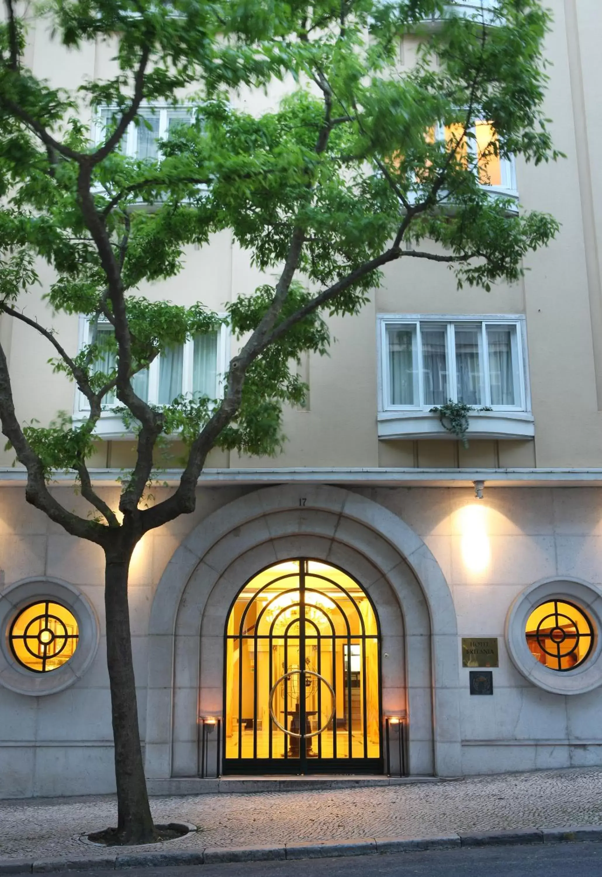 Facade/entrance, Property Building in Hotel Britania Art Deco - Lisbon Heritage Collection - Avenida