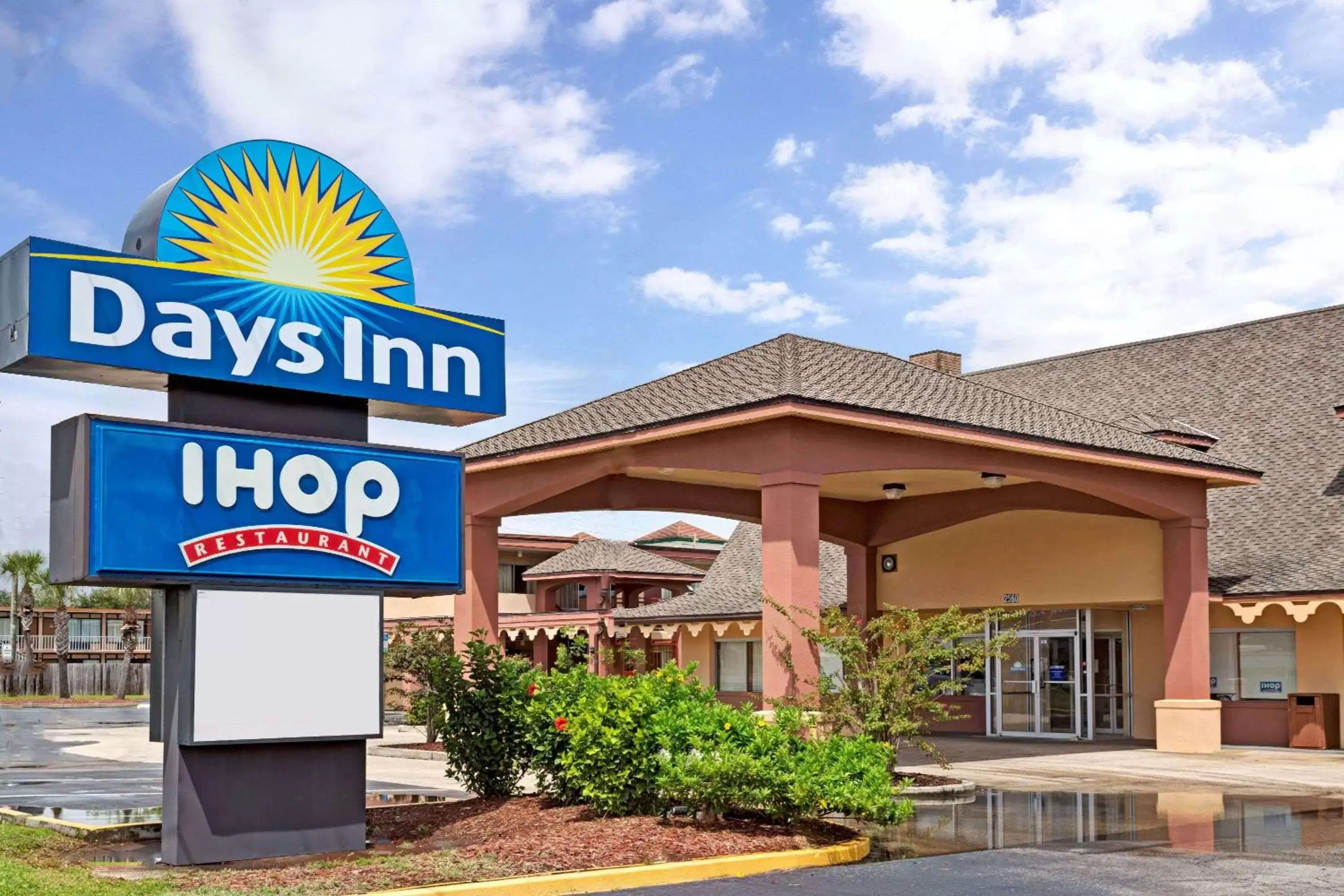 Property building in Days Inn by Wyndham St Augustine I-95-Outlet Mall