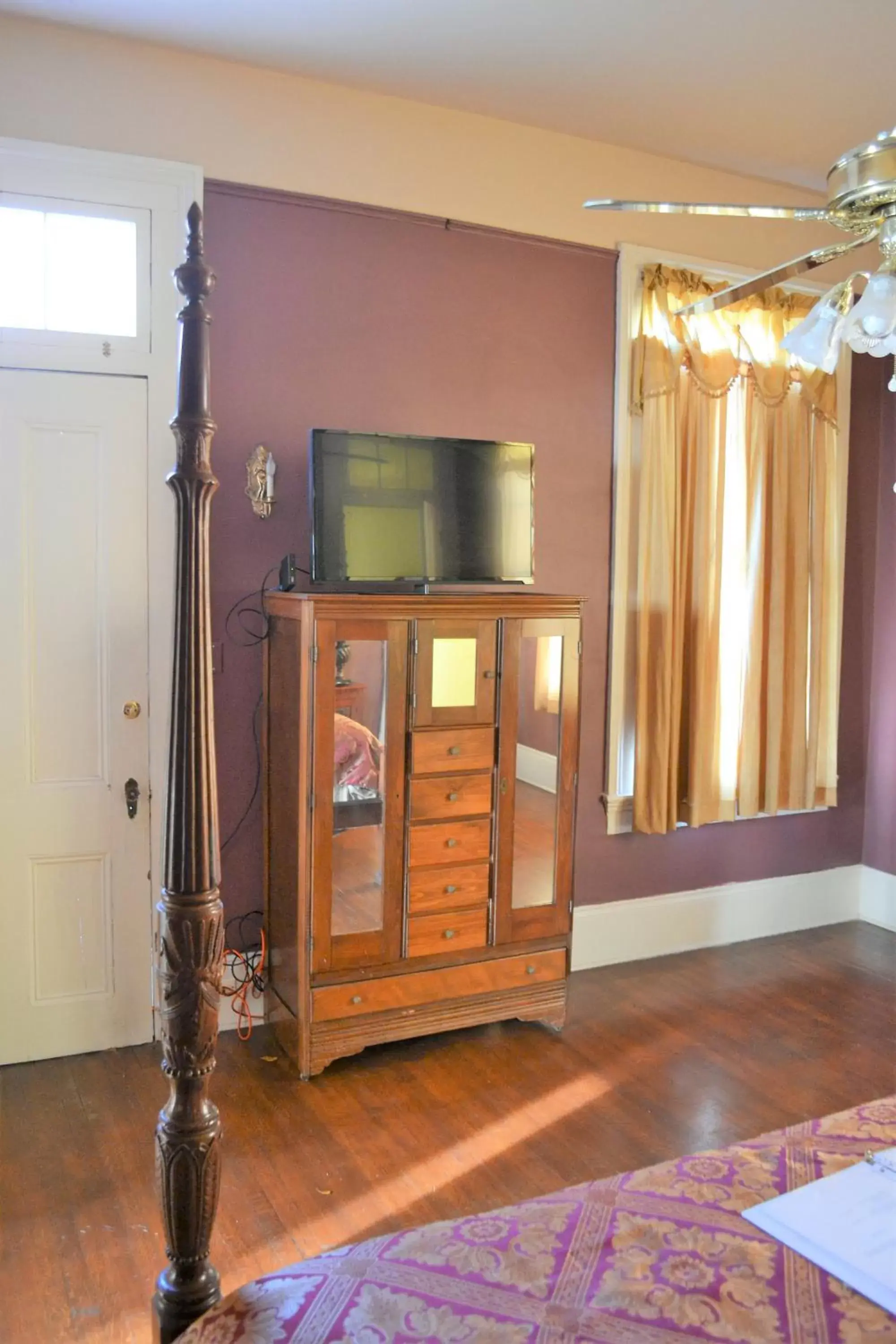 TV and multimedia, TV/Entertainment Center in Edgar Degas House Historic Home and Museum