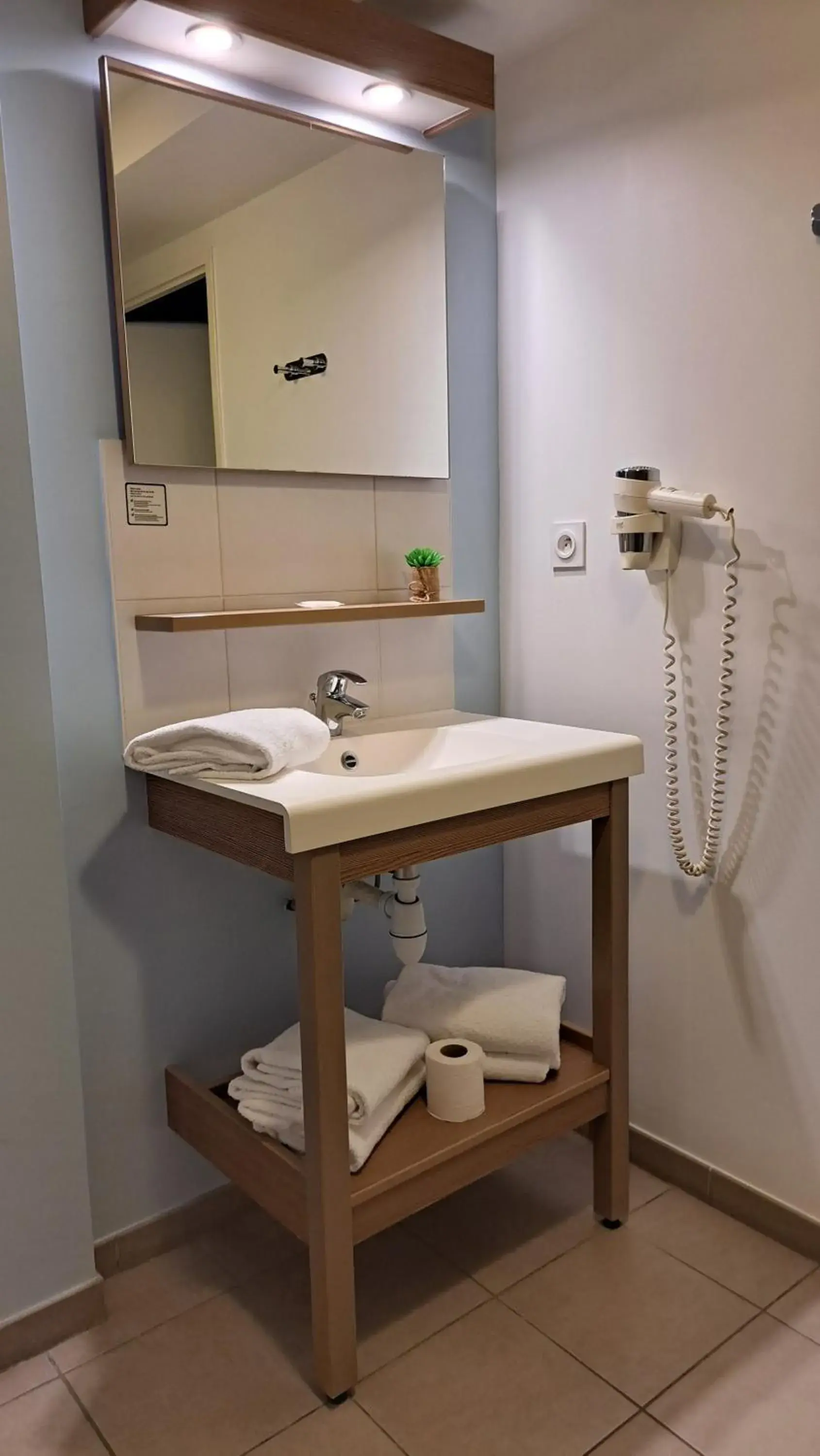 Bathroom in Appart'City Niort