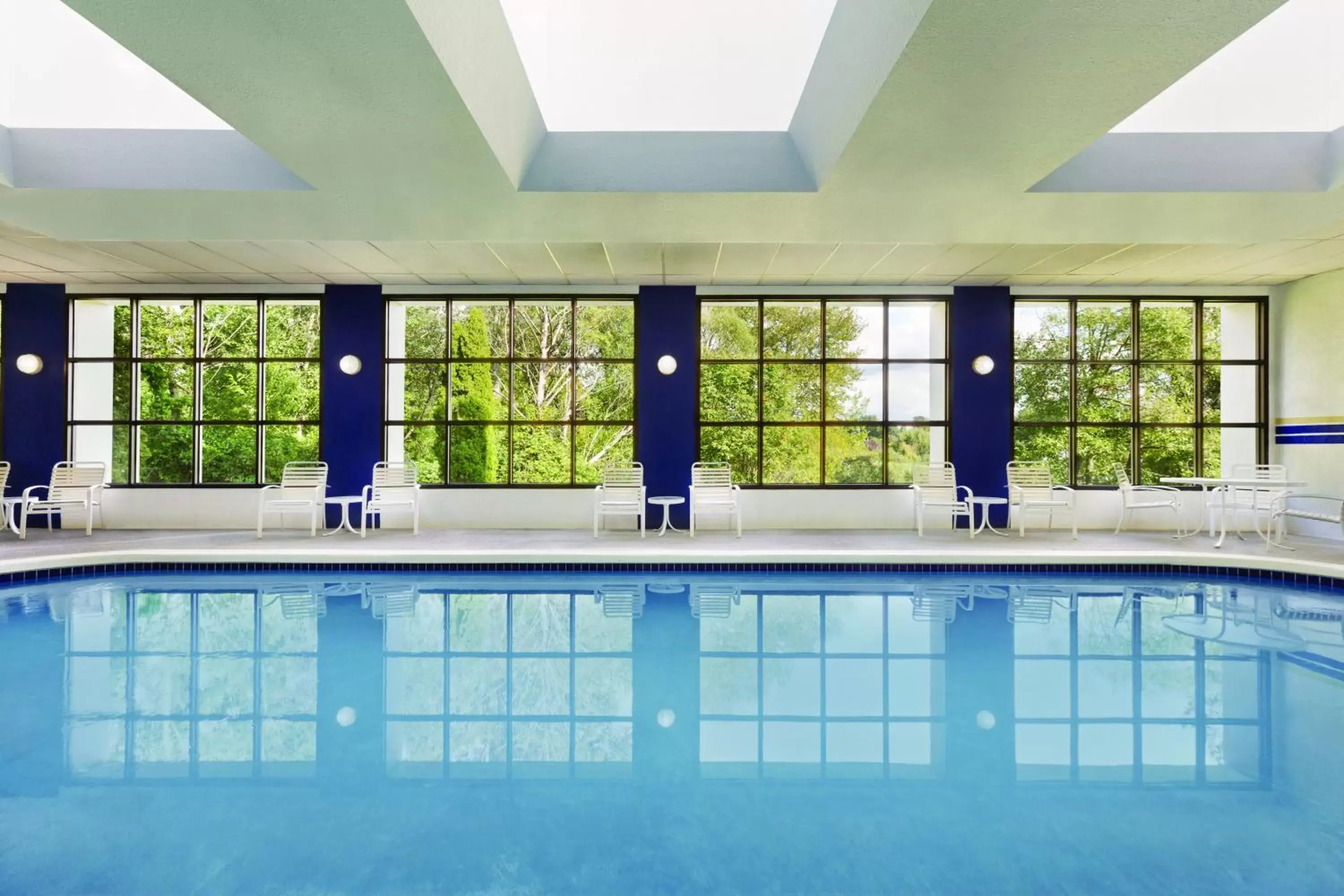 Swimming Pool in Radisson Hotel Seattle Airport