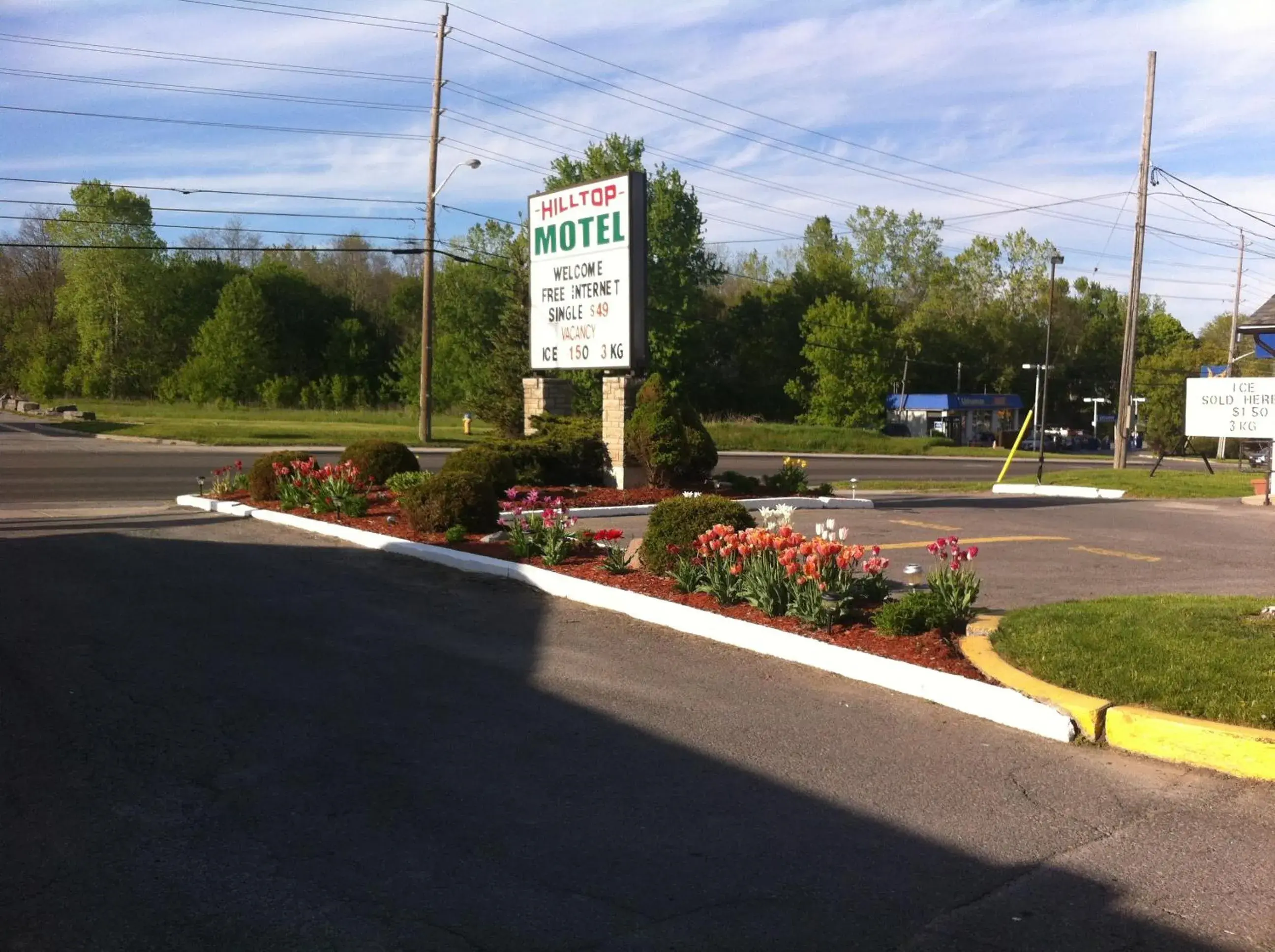 Facade/entrance, Property Building in Hilltop Motel