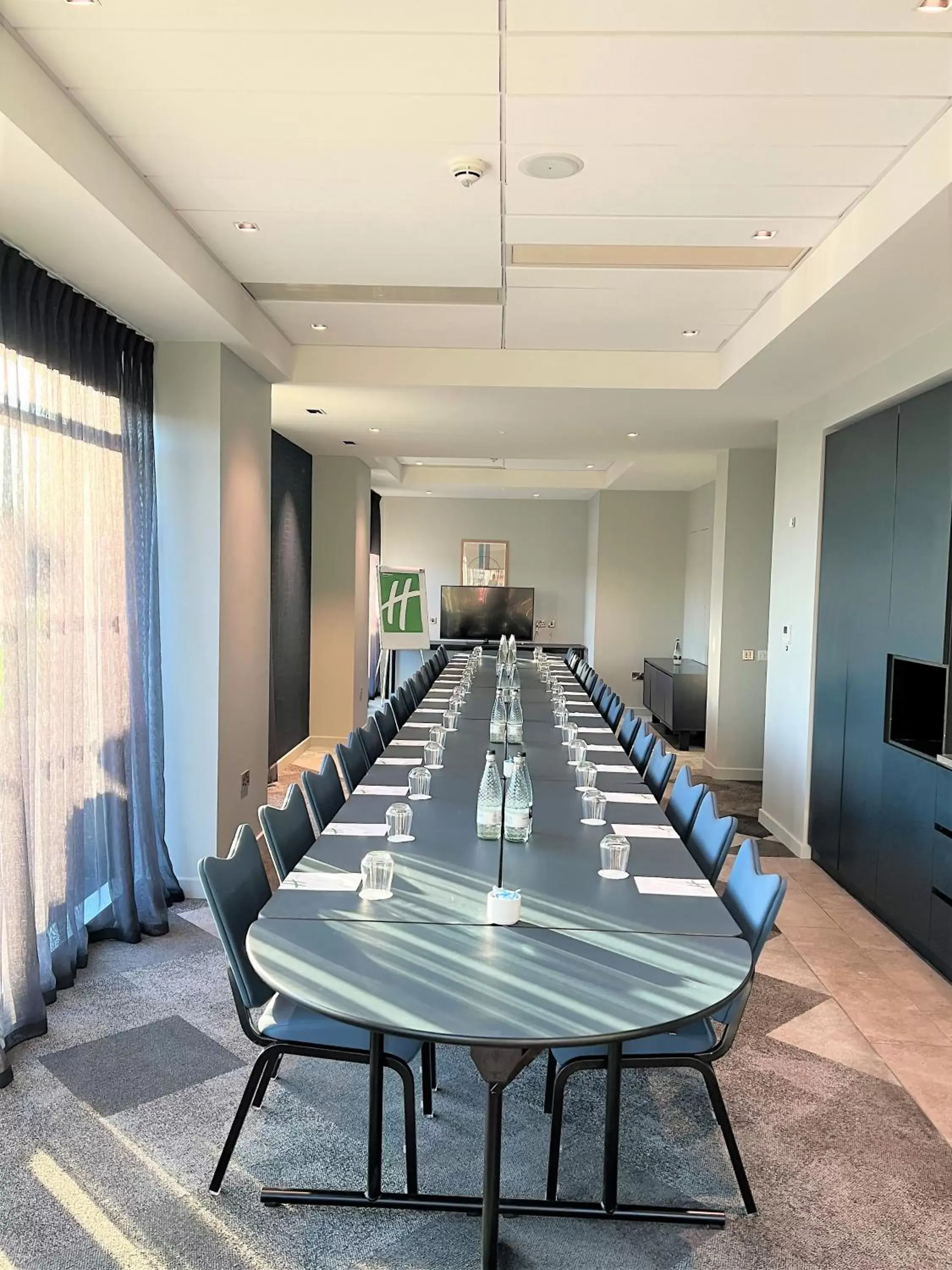 Meeting/conference room in Holiday Inn London Heathrow - Bath Road, an IHG Hotel