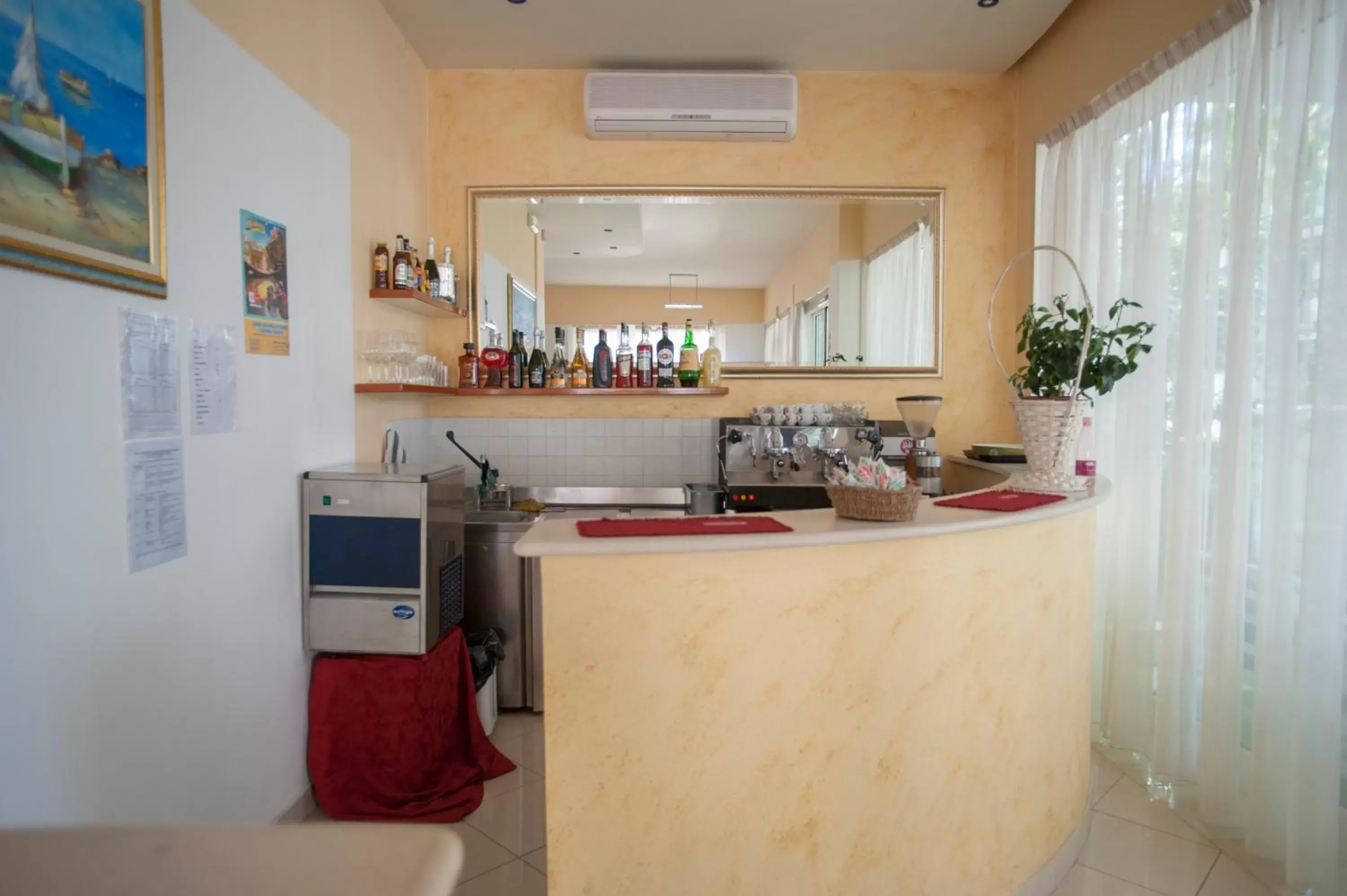 Lounge or bar, Kitchen/Kitchenette in Villa Silvie Rose