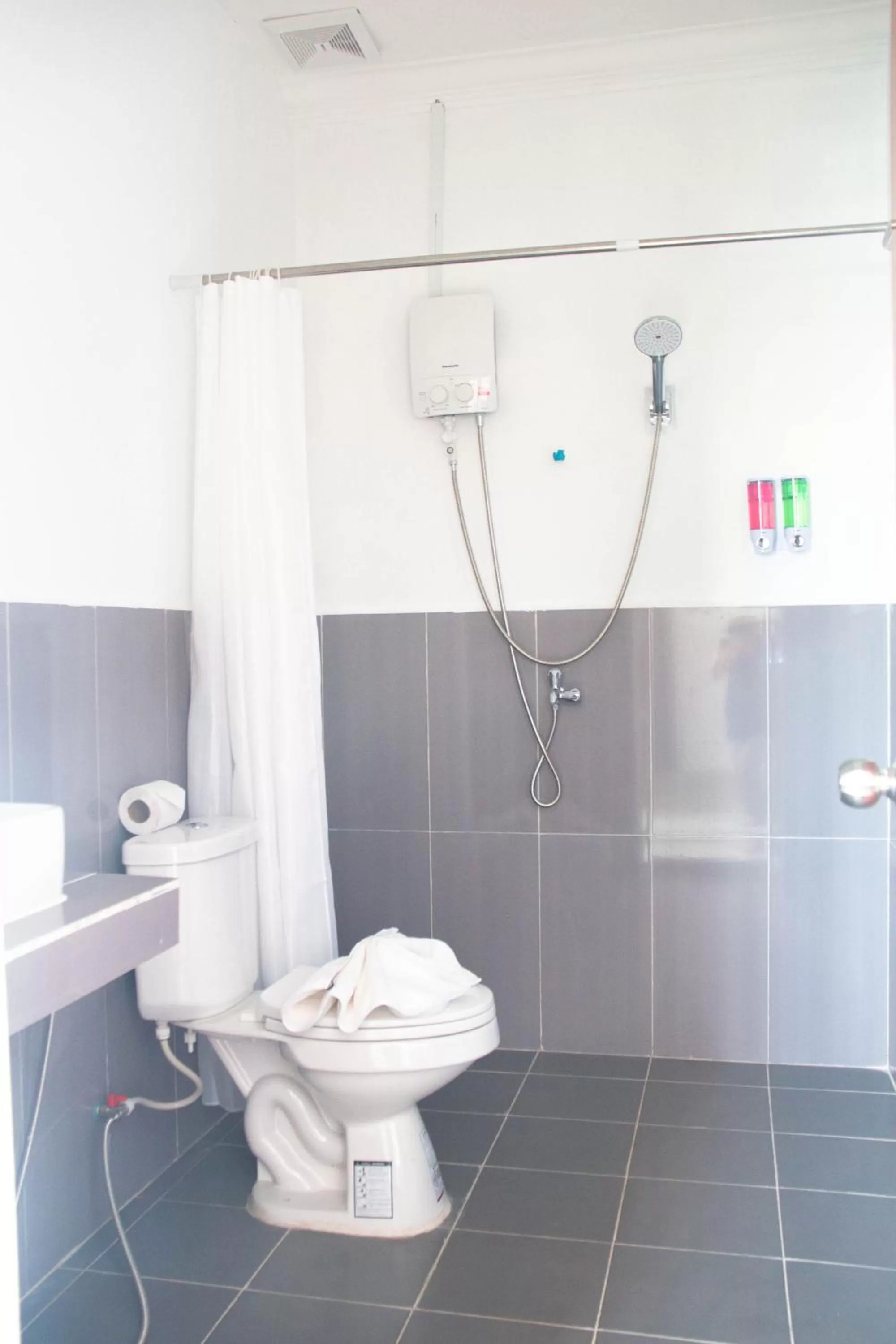 Bathroom in White Corner Hotel