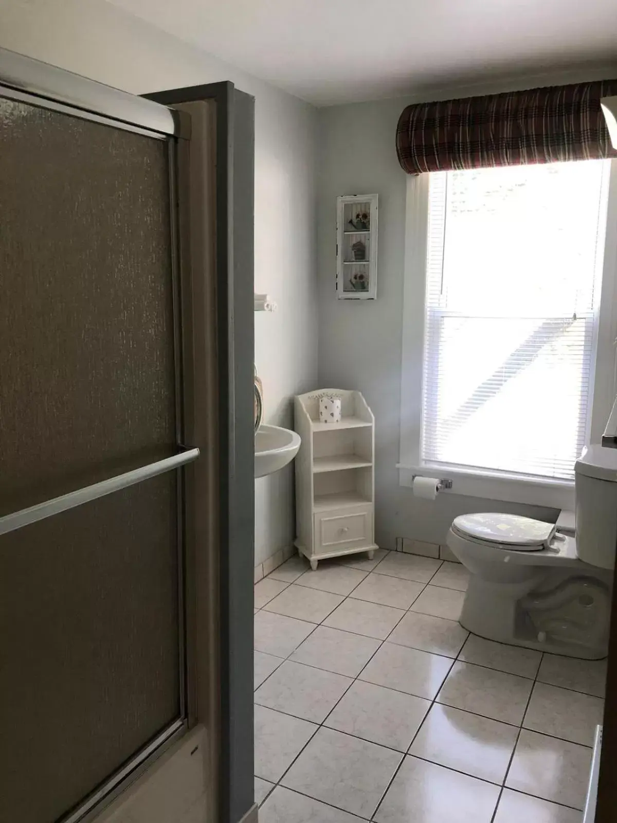 Bathroom in Reynolds House inn