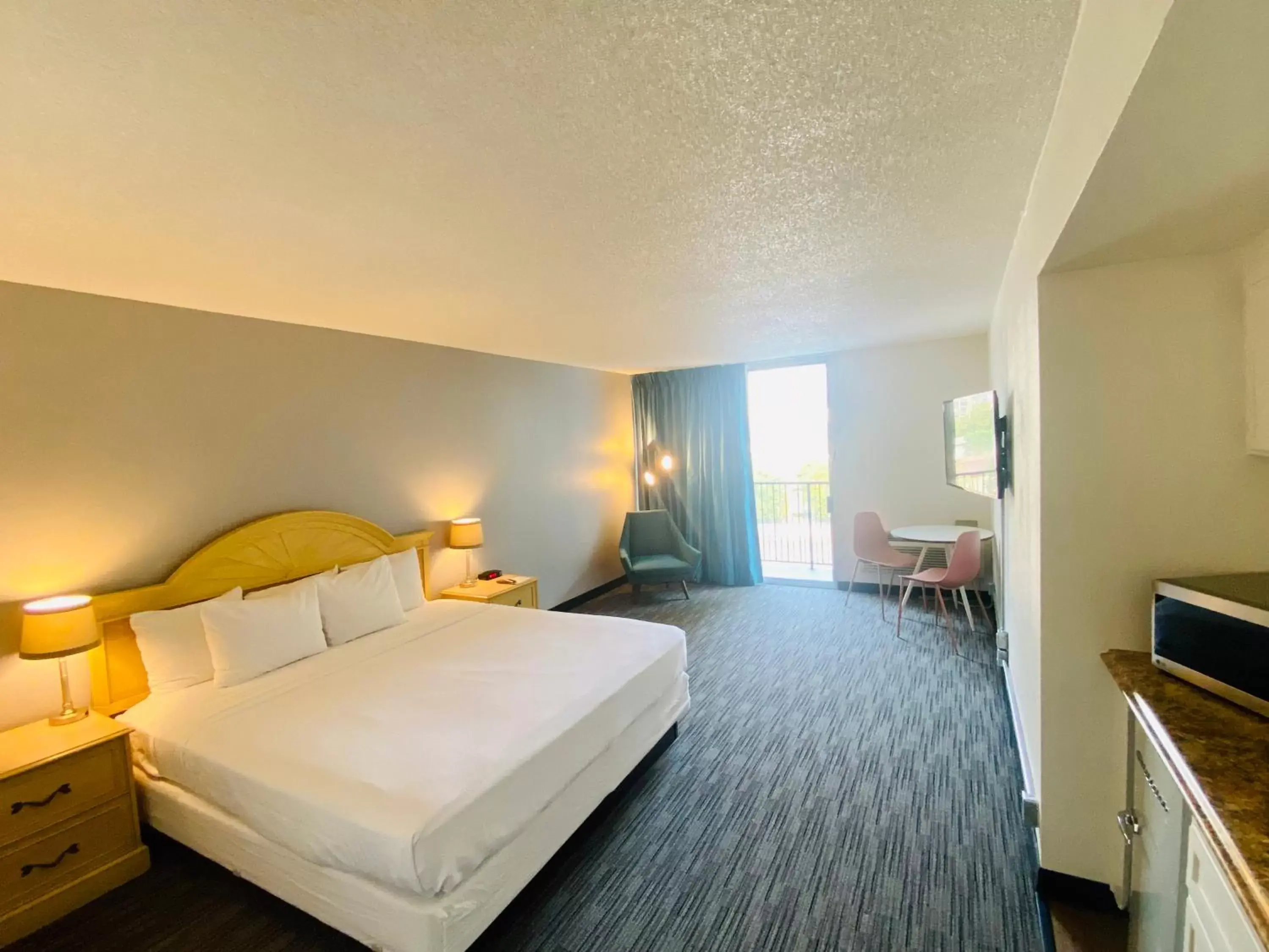 Photo of the whole room, Bed in Glendale Express Hotel Los Angeles