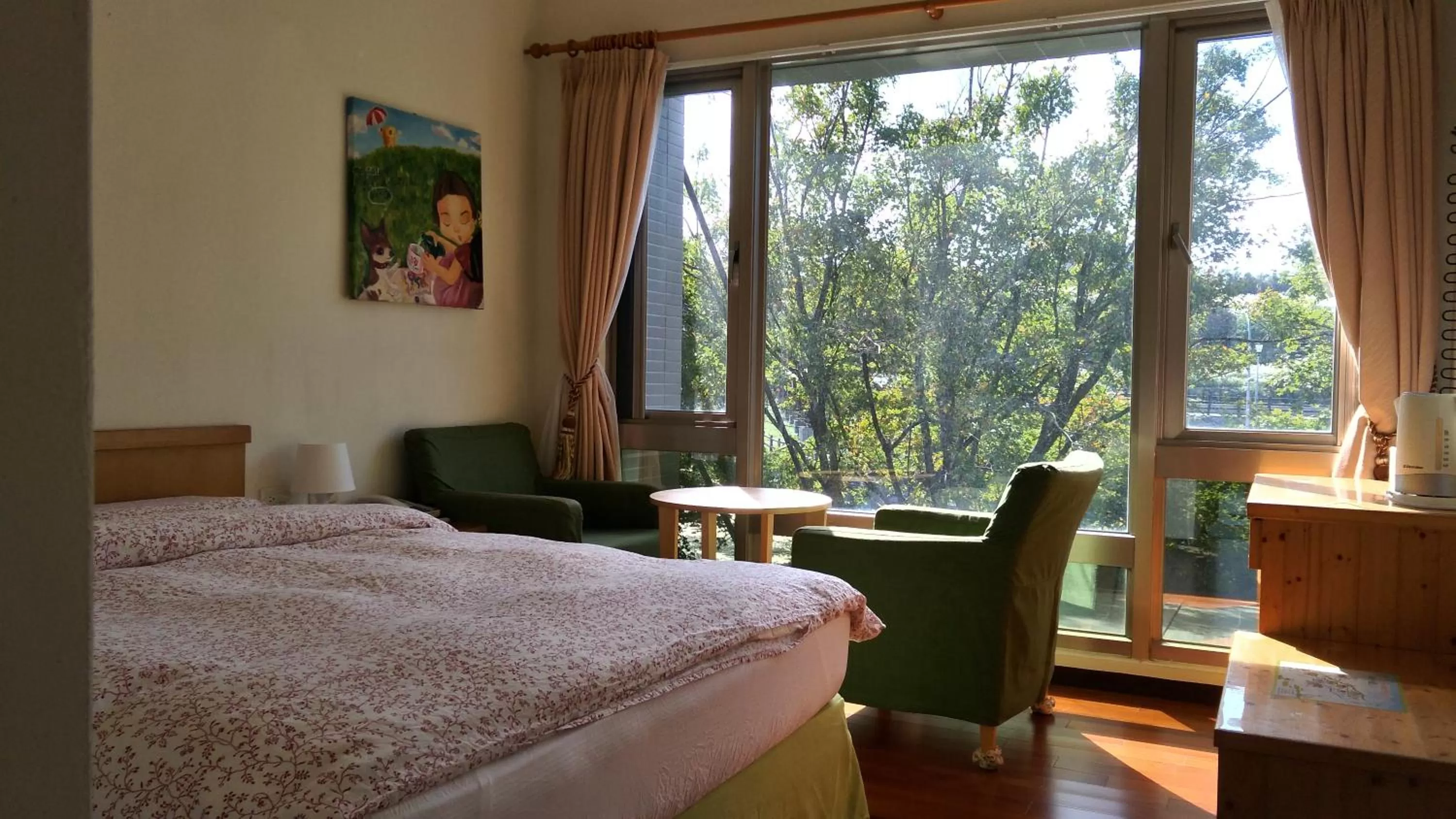 Bed in Rainbow Bridge B&B