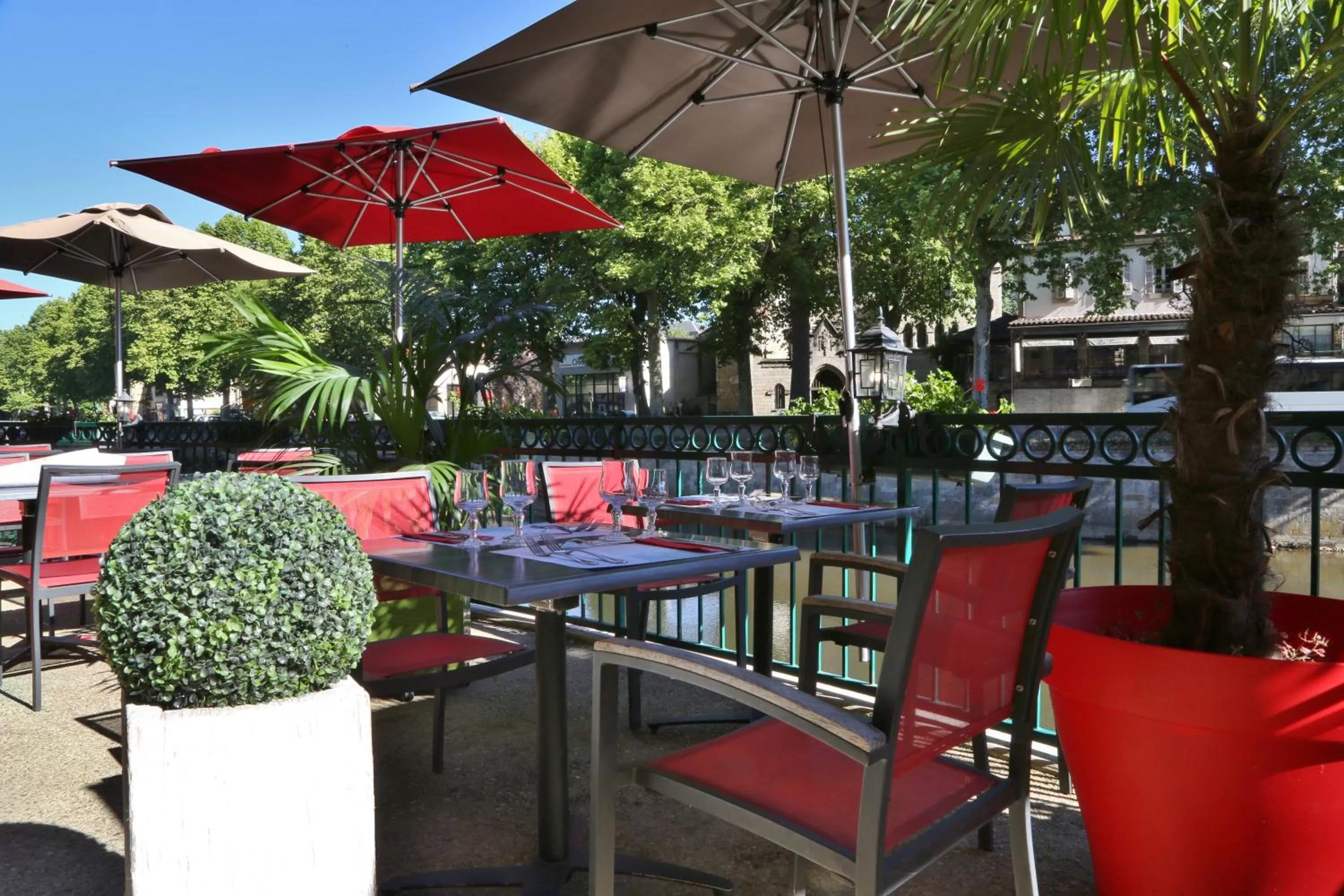 Balcony/Terrace in Best Western Le Pont d'Or