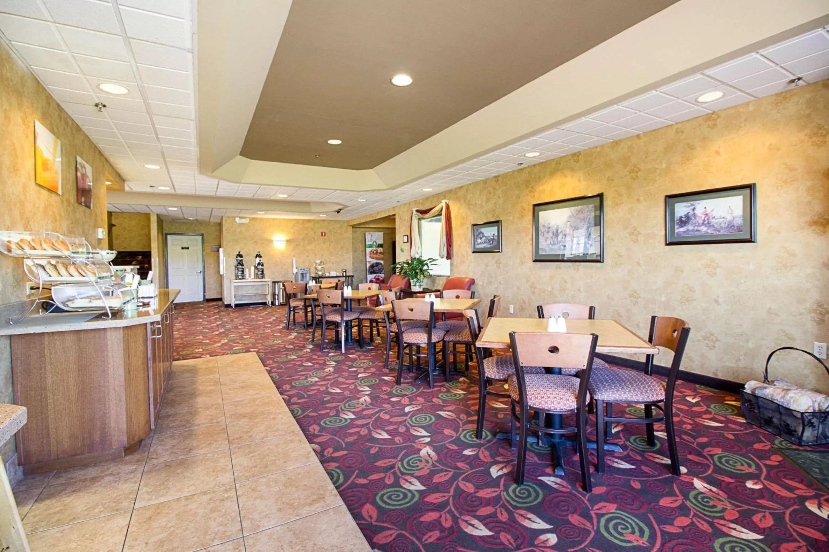 Restaurant/places to eat in Quality Inn Fairmont