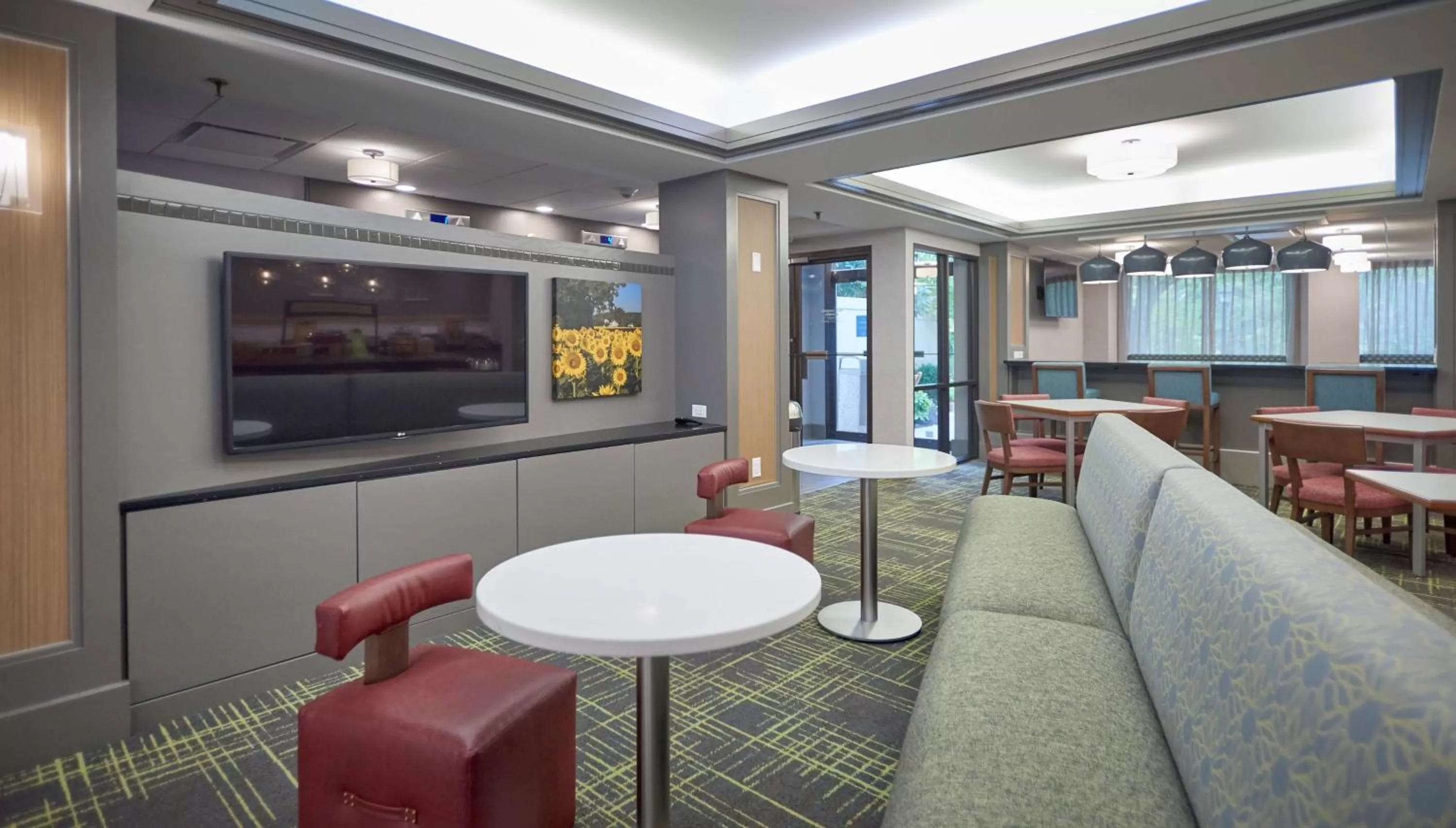 Lobby or reception in Hampton Inn by Hilton Harrisburg West