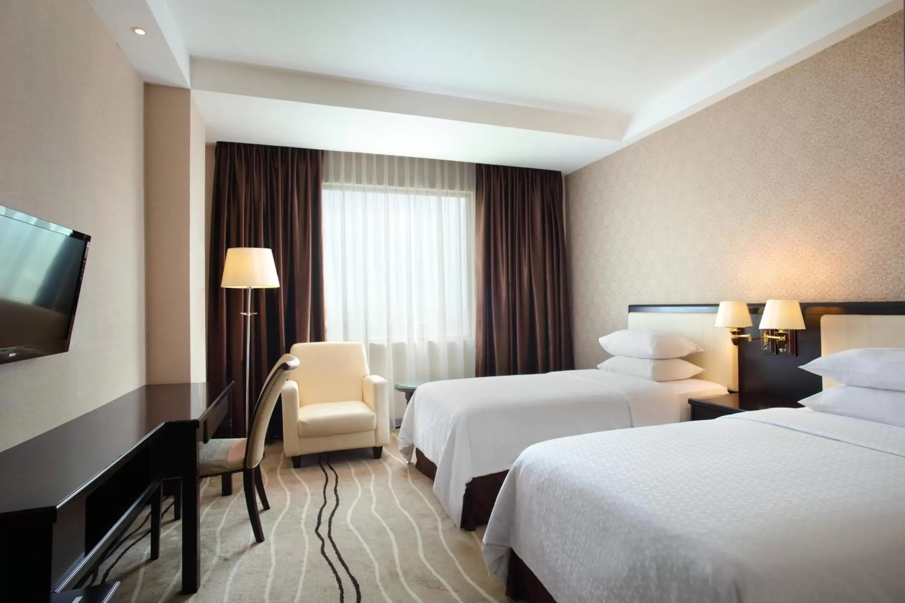 Photo of the whole room, Bed in Four Points by Sheraton Medan