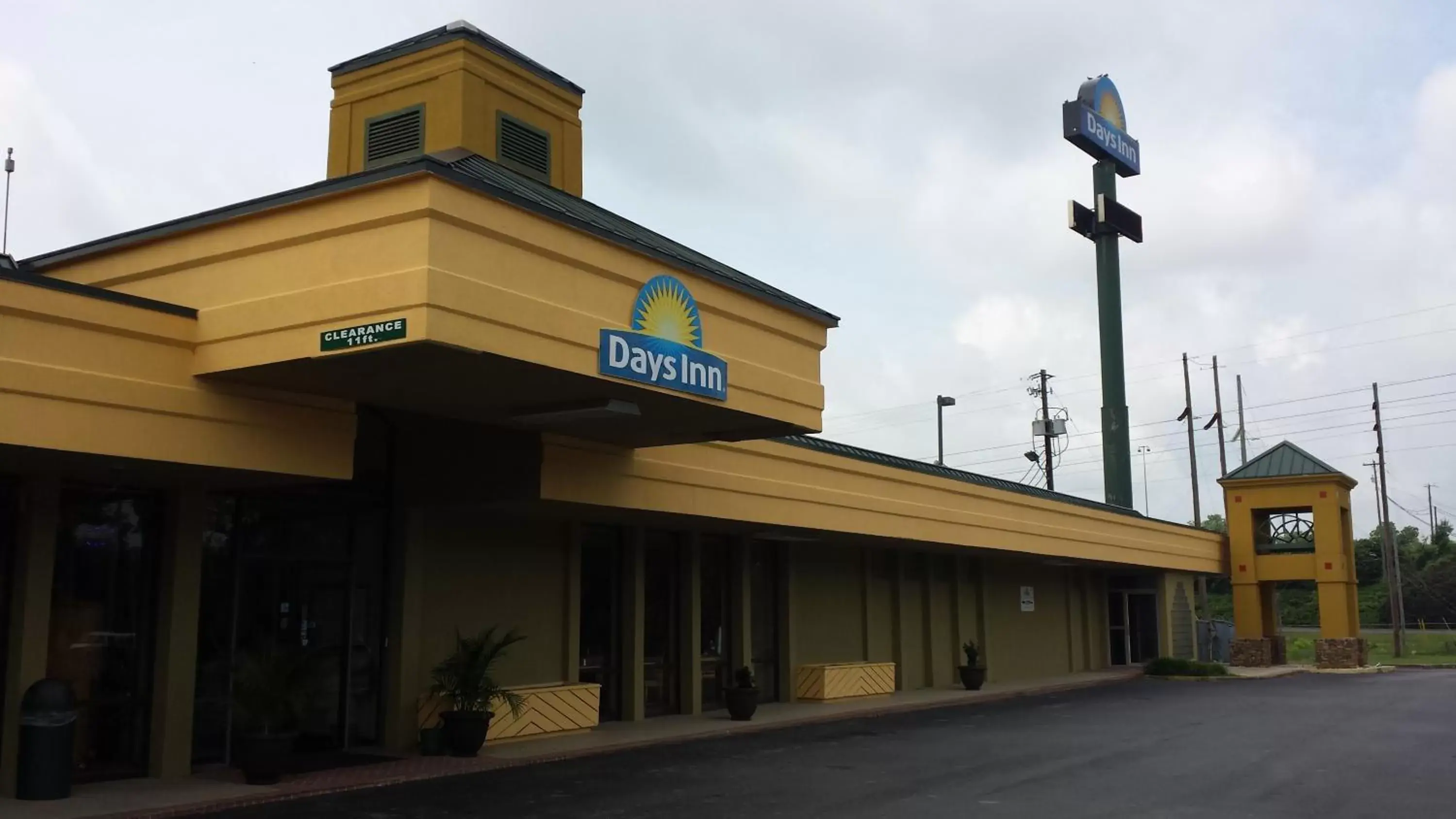 Facade/entrance in Days Inn by Wyndham Attalla