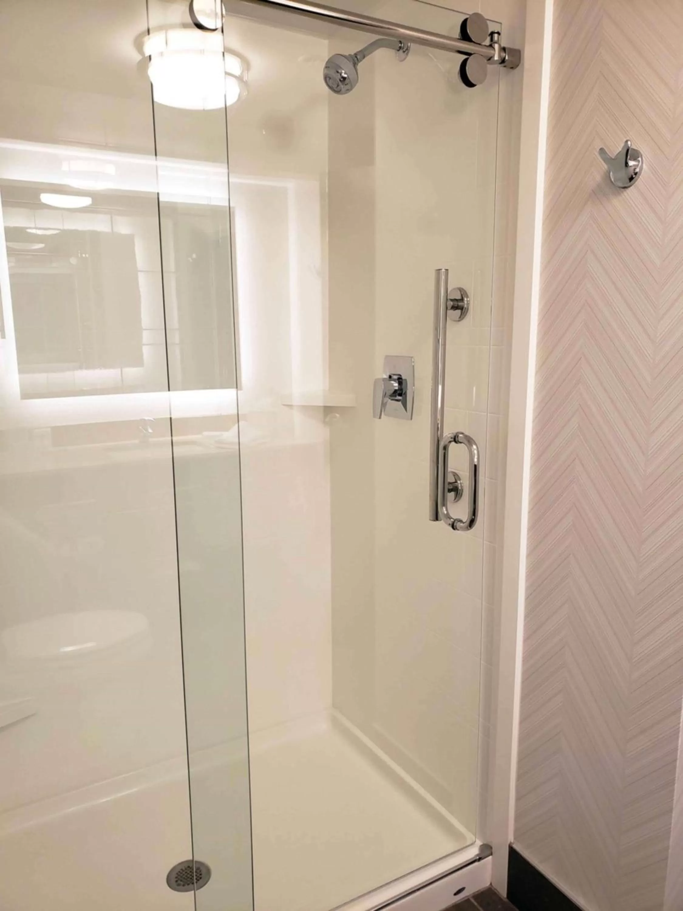 Bathroom in Hampton Inn Greensburg