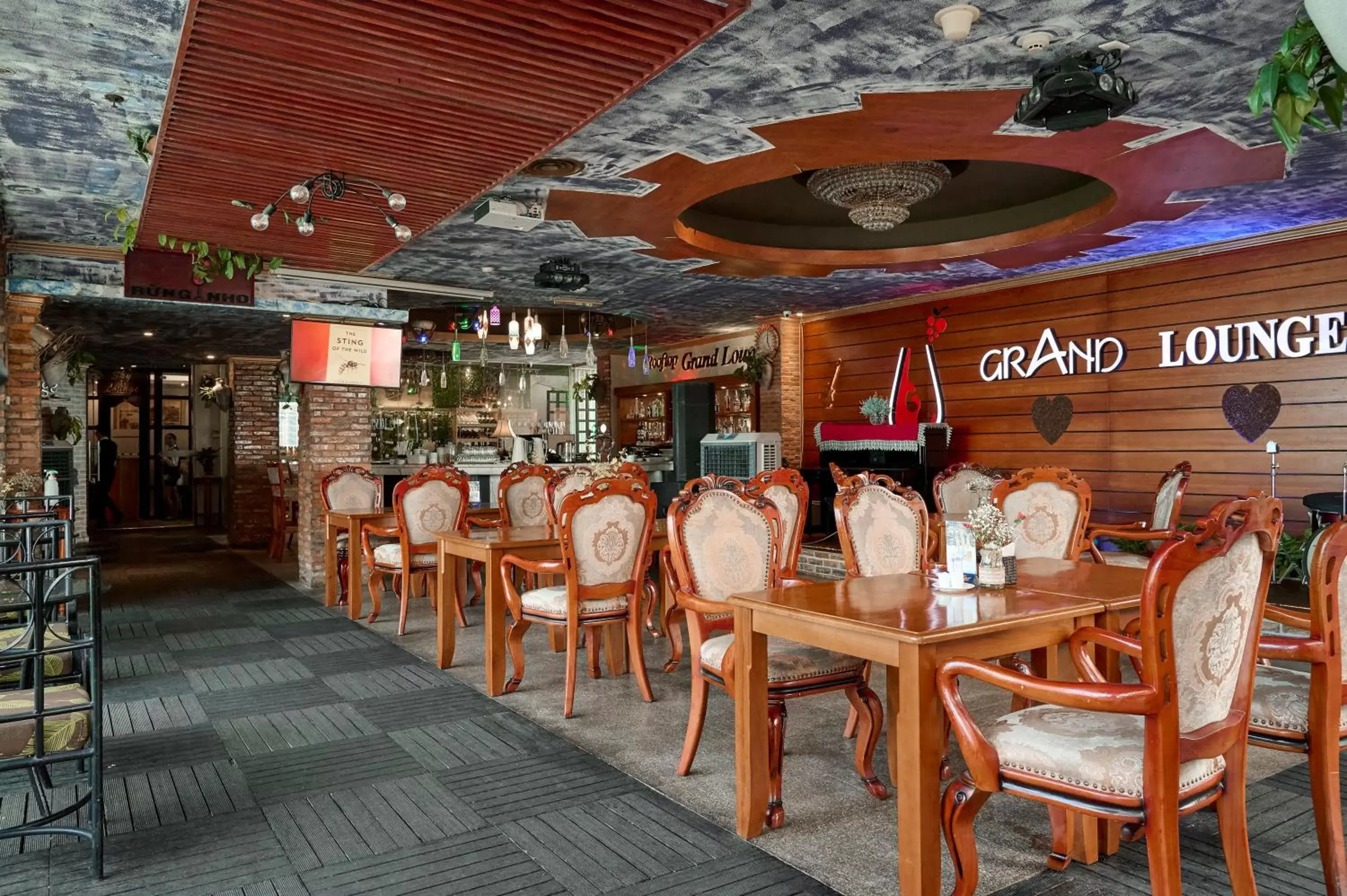 Lounge or bar in Hotel Grand Saigon Lounge or bar in Hotel Grand Saigon