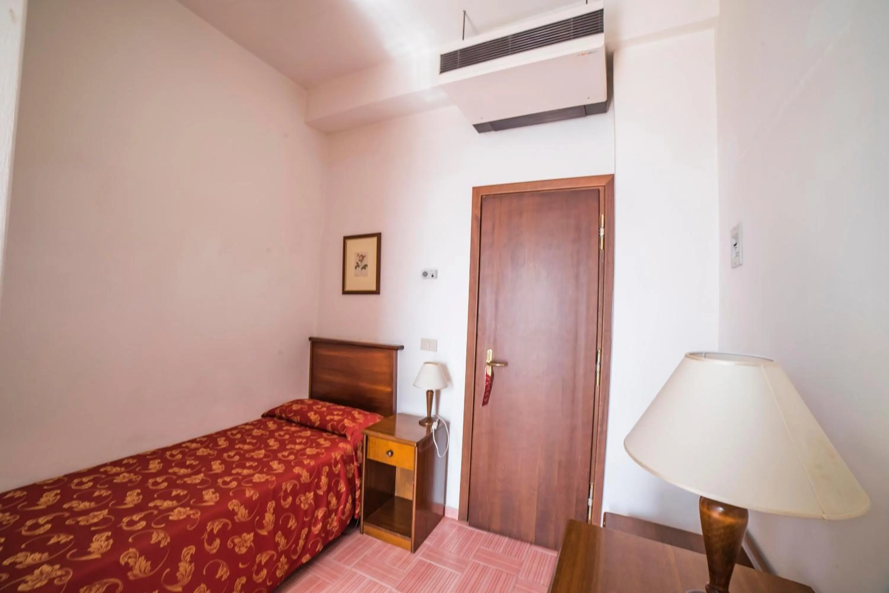 Photo of the whole room, Bed in Hotel Isola Bella