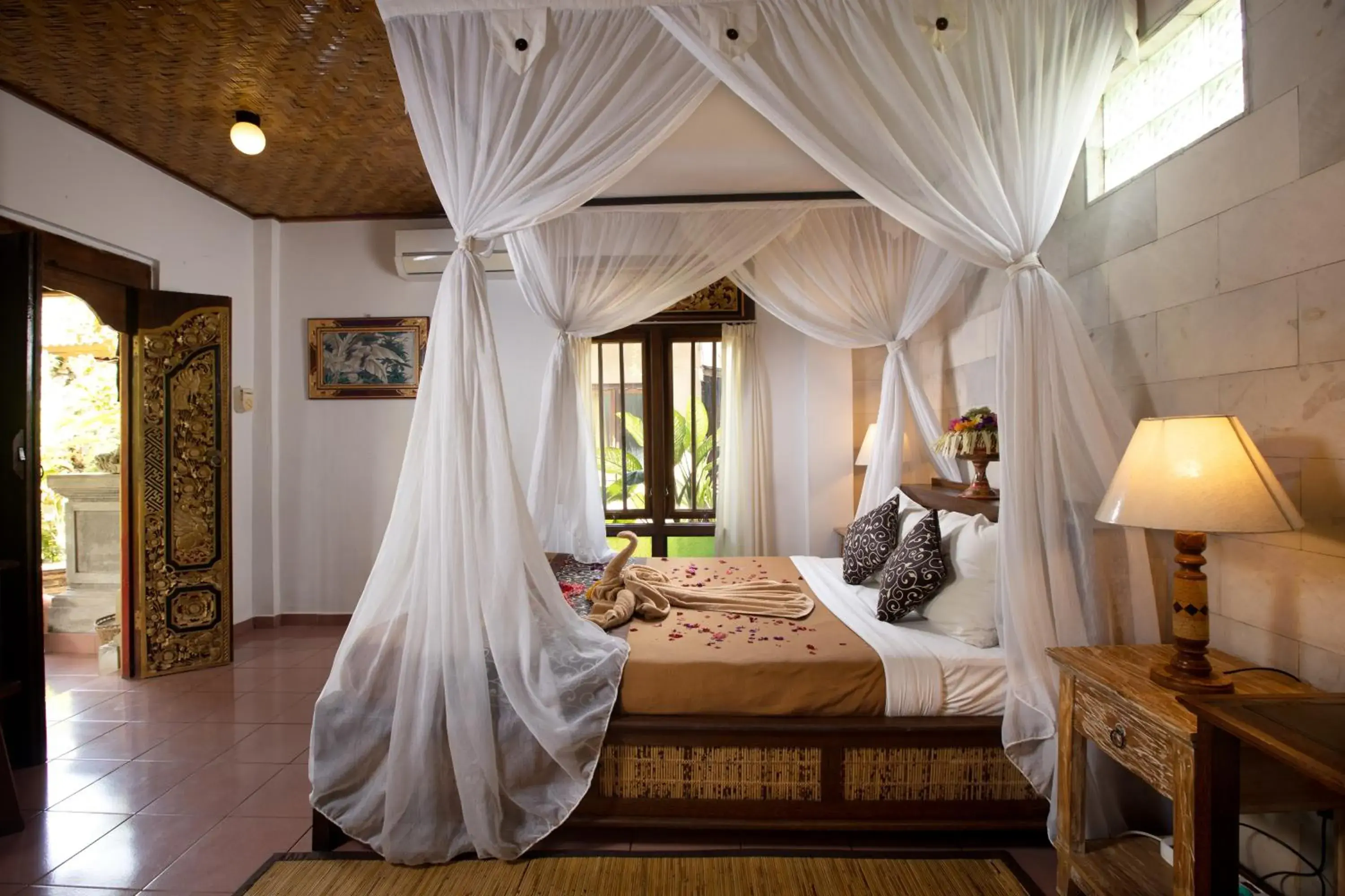 Bed in Ketut's Place Bed & Breakfast Ubud