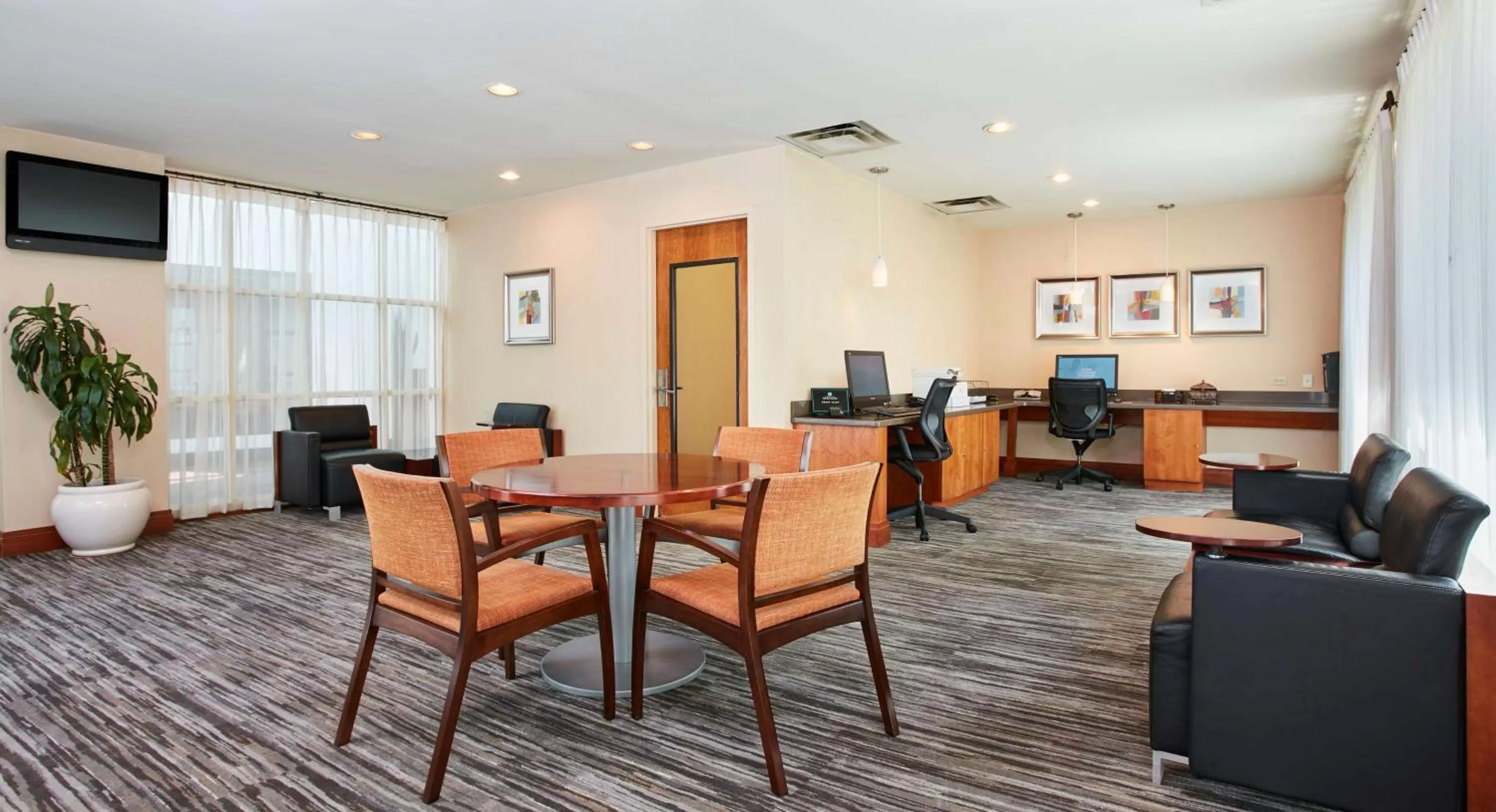 Business facilities in Embassy Suites Parsippany