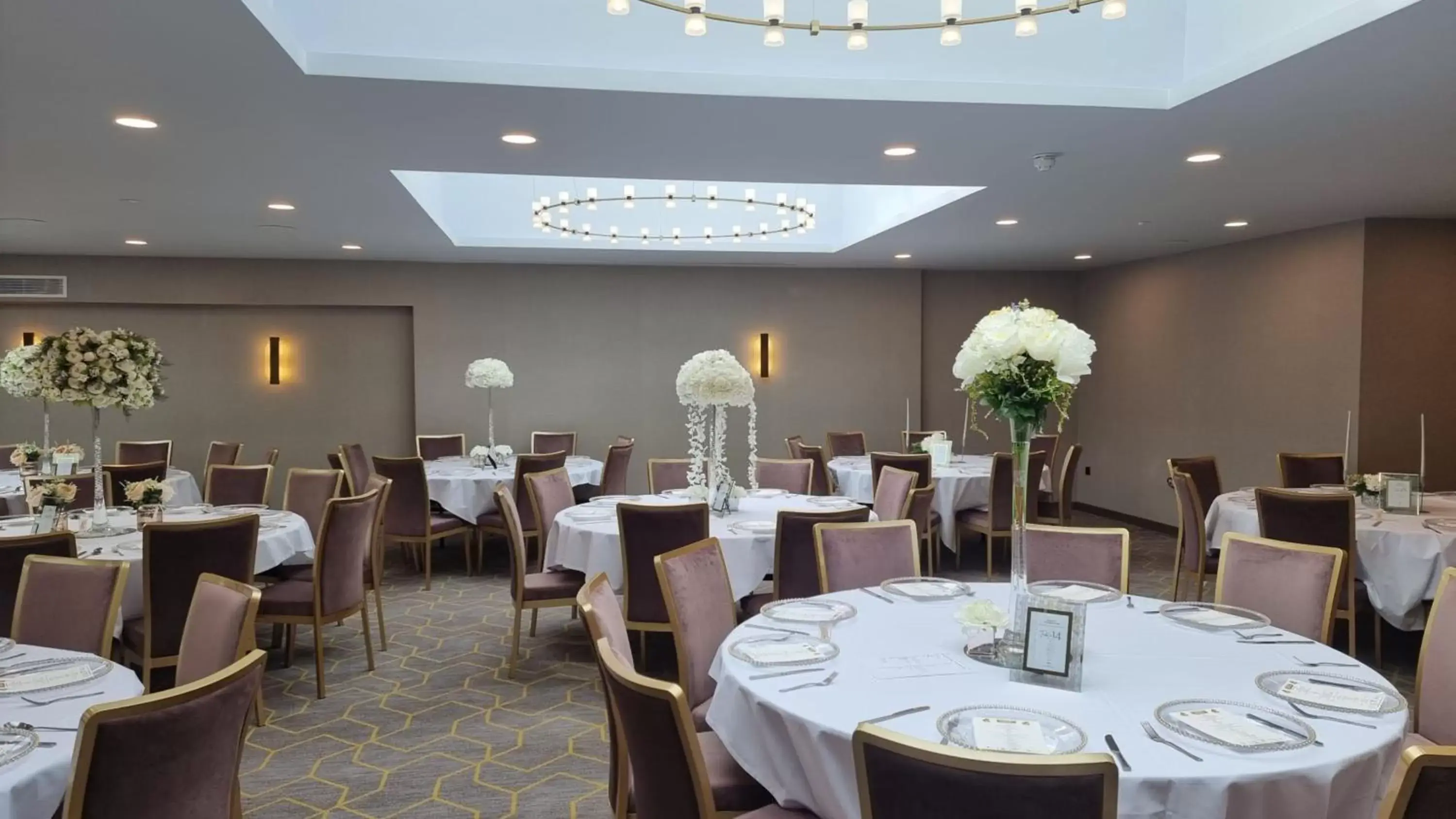 Banquet/Function facilities, Restaurant/Places to Eat in Holiday Inn London Gatwick - Worth, an IHG Hotel