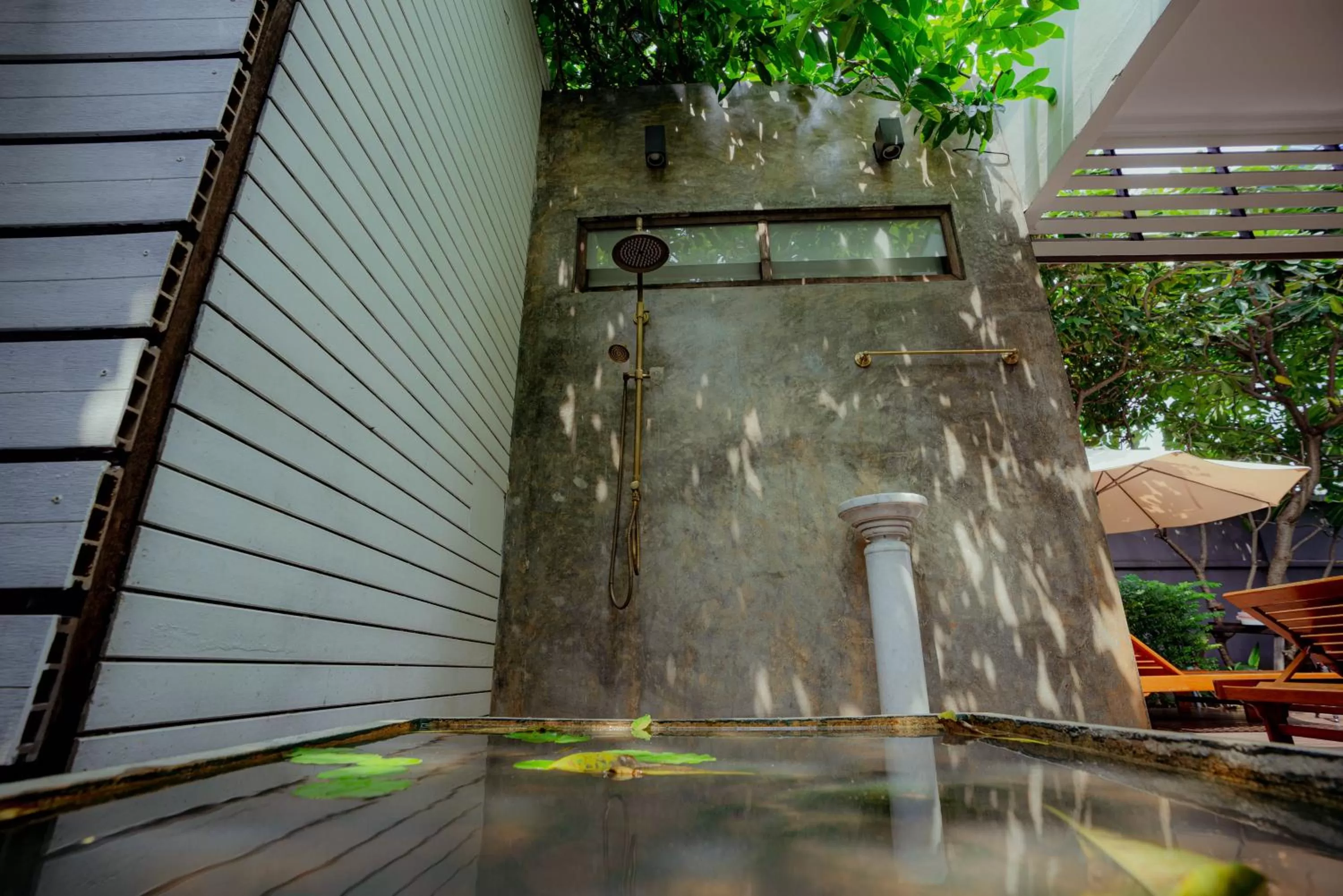 Other in Peace Land Khaosan