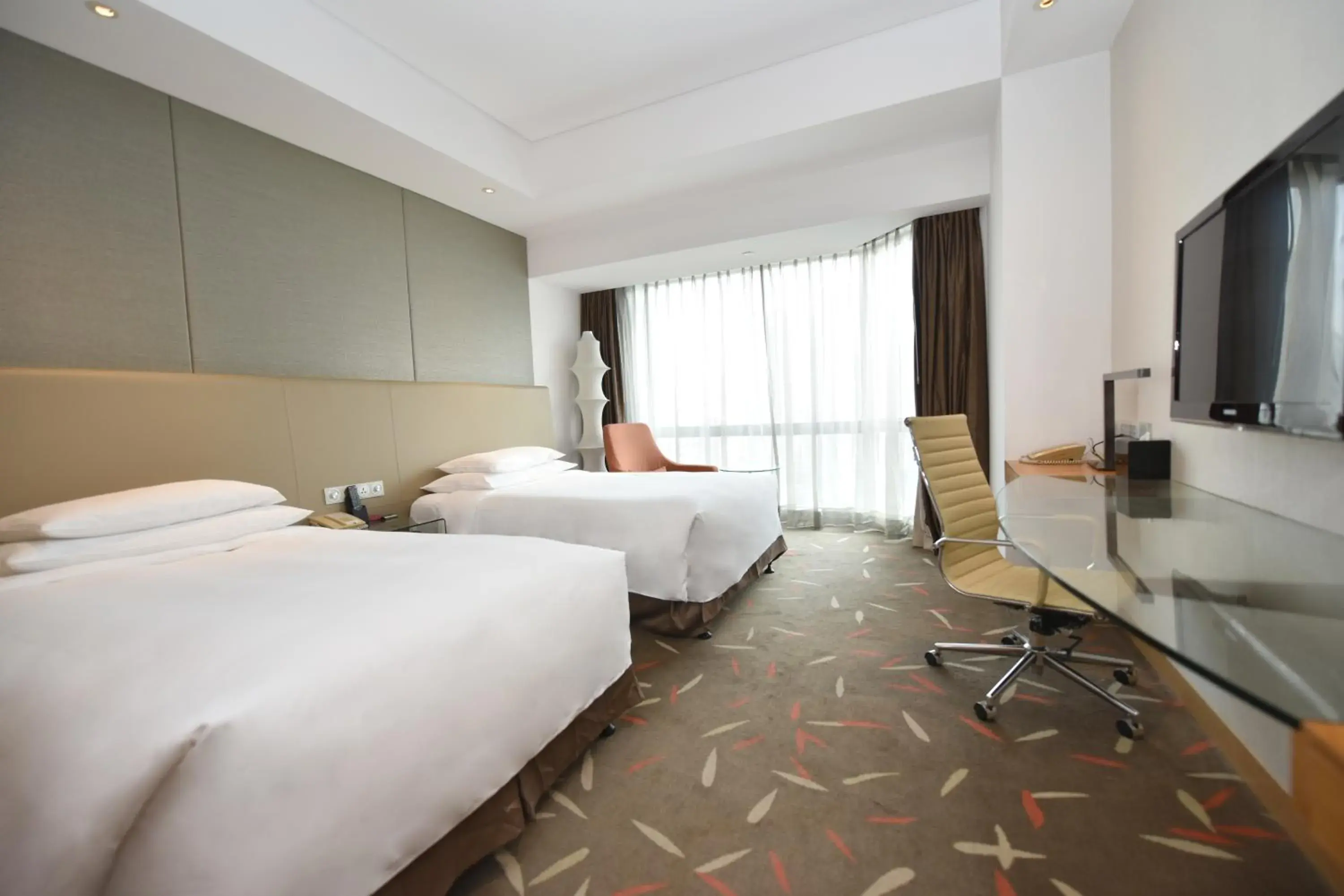 Bed in Crowne Plaza Zhongshan Wing On City, an IHG Hotel