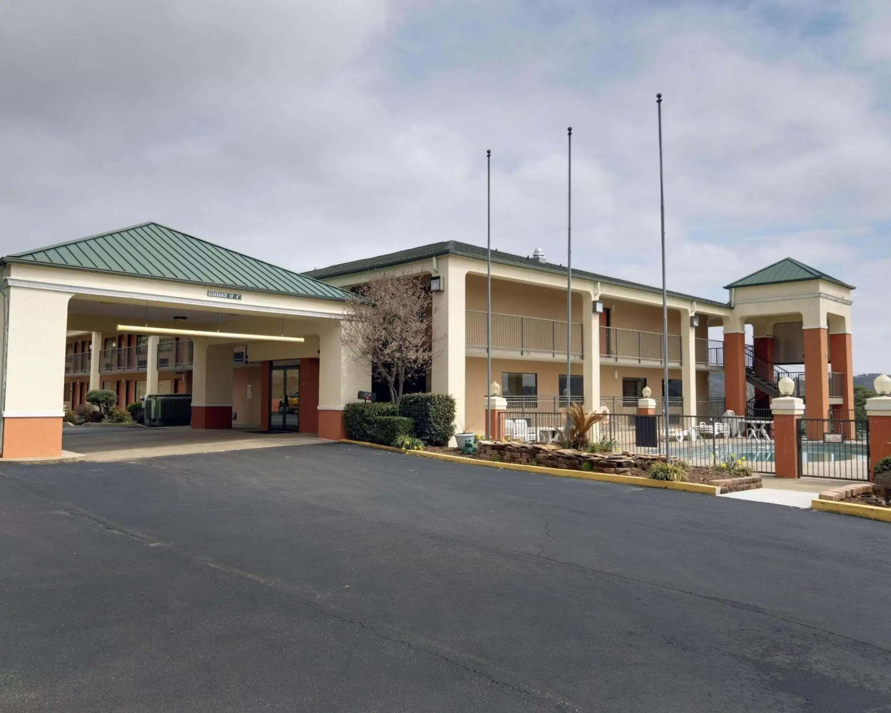 Property Building in Quality Inn & Suites Clarksville