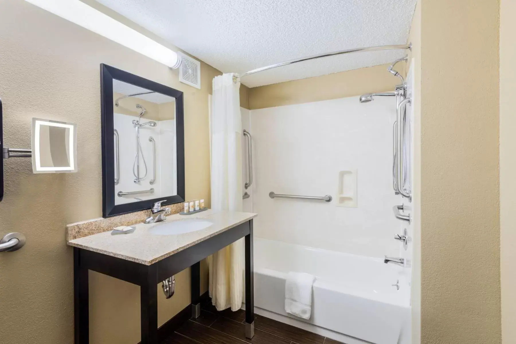 Shower, Bathroom in La Quinta Inn & Suites - New River Gorge National Park