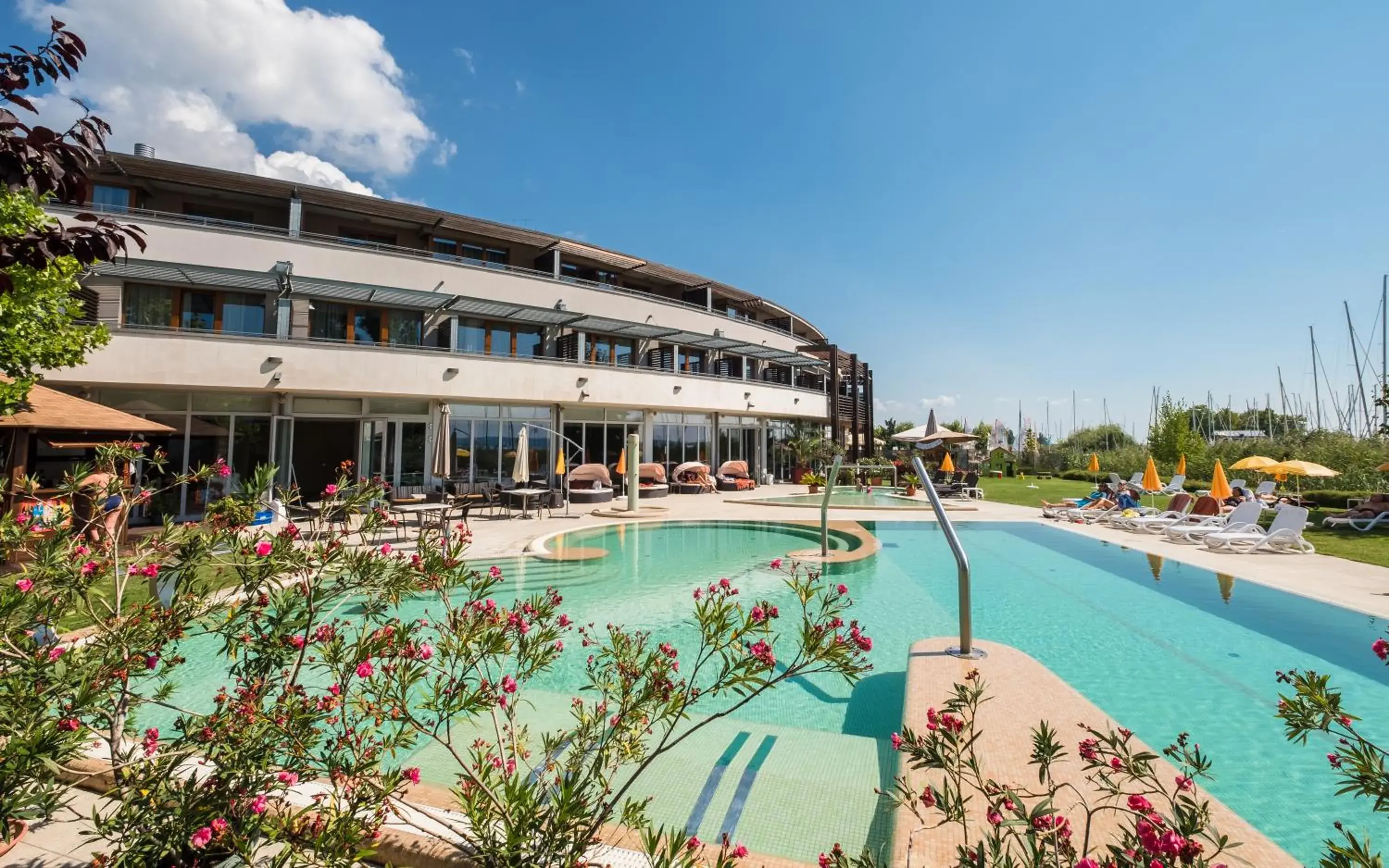 Swimming Pool in Hotel Golden Lake Resort