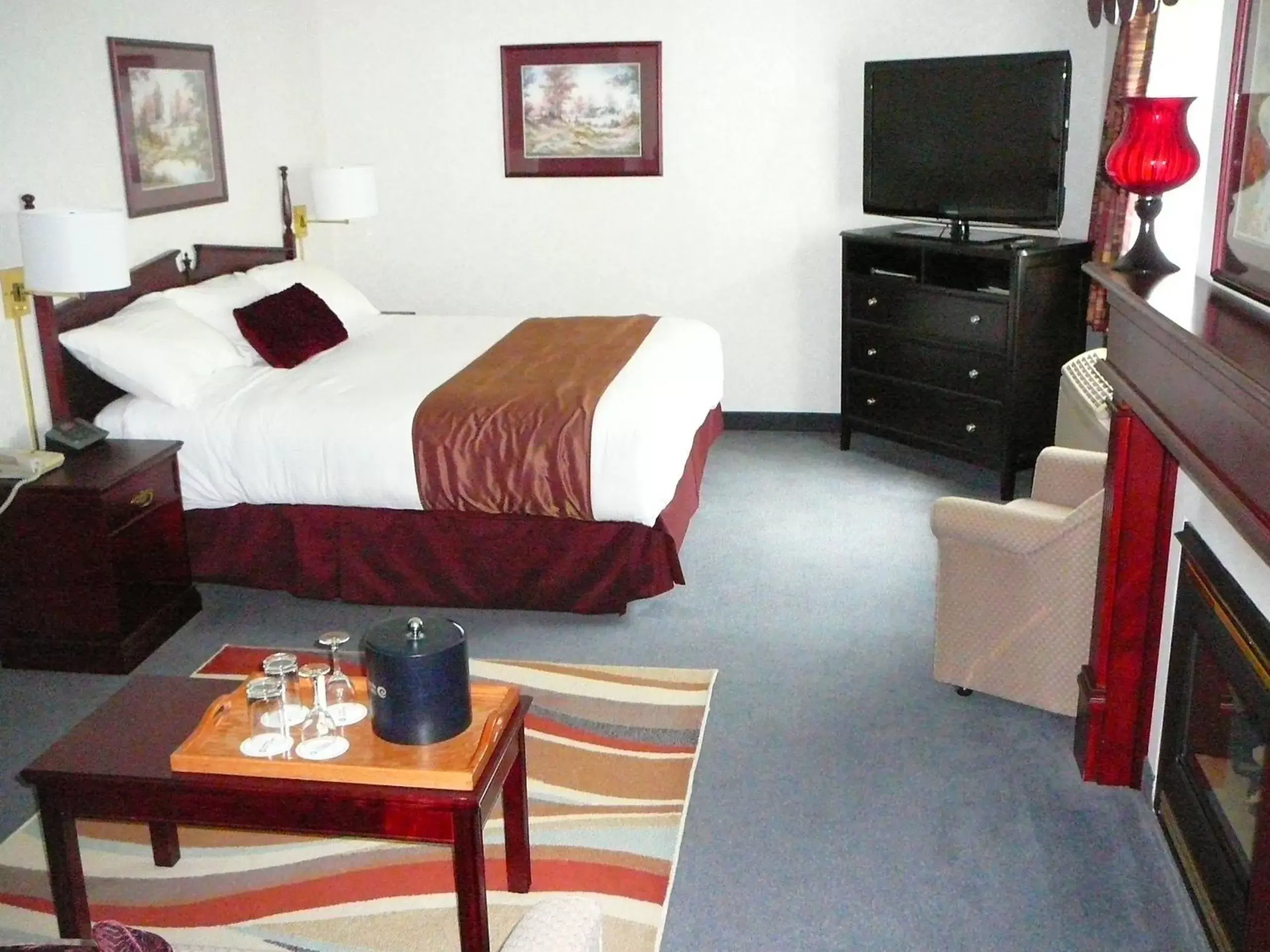 Photo of the whole room, Bed in Coast Abbotsford Hotel & Suites
