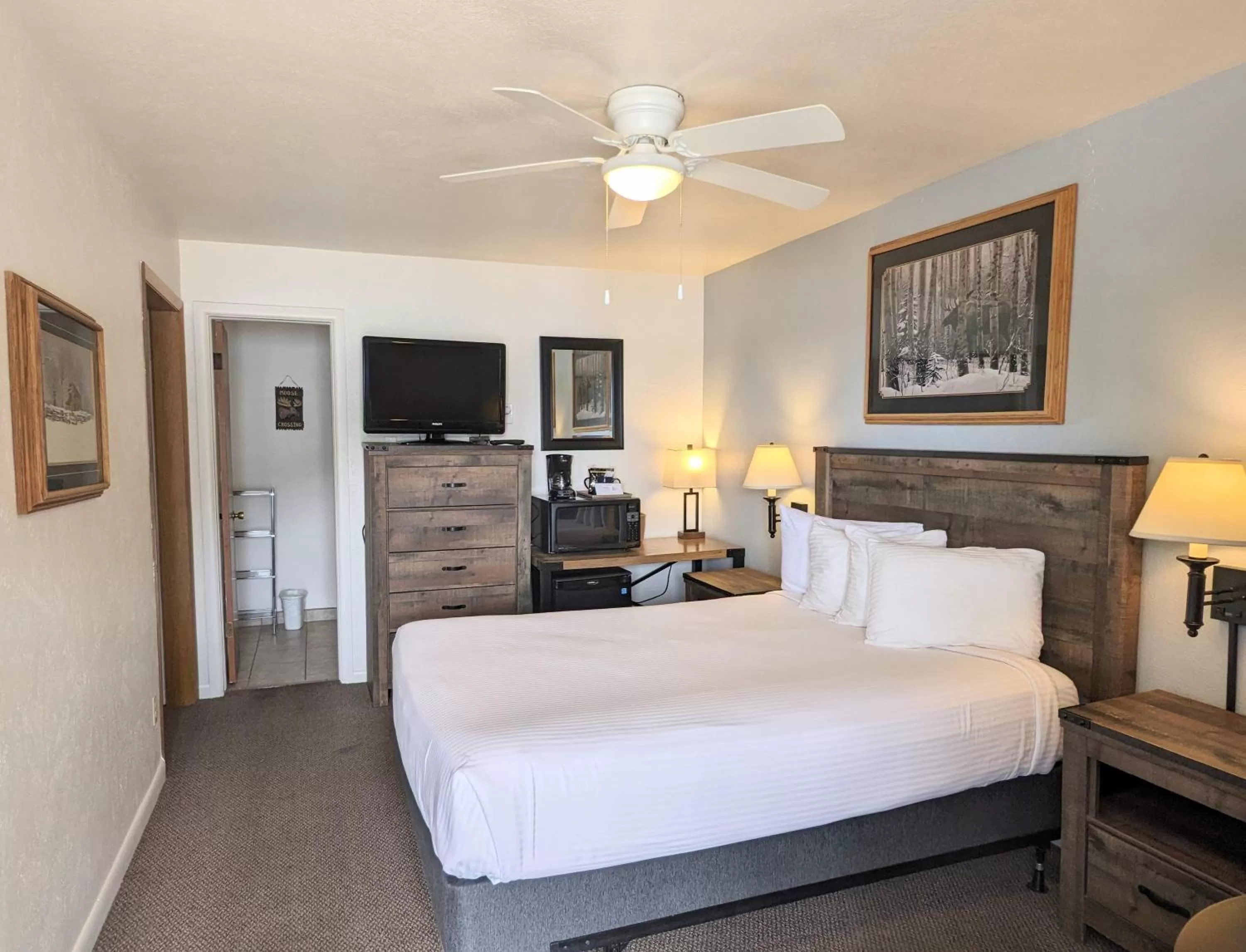 Photo of the whole room in Western Riviera Lakeside Lodging