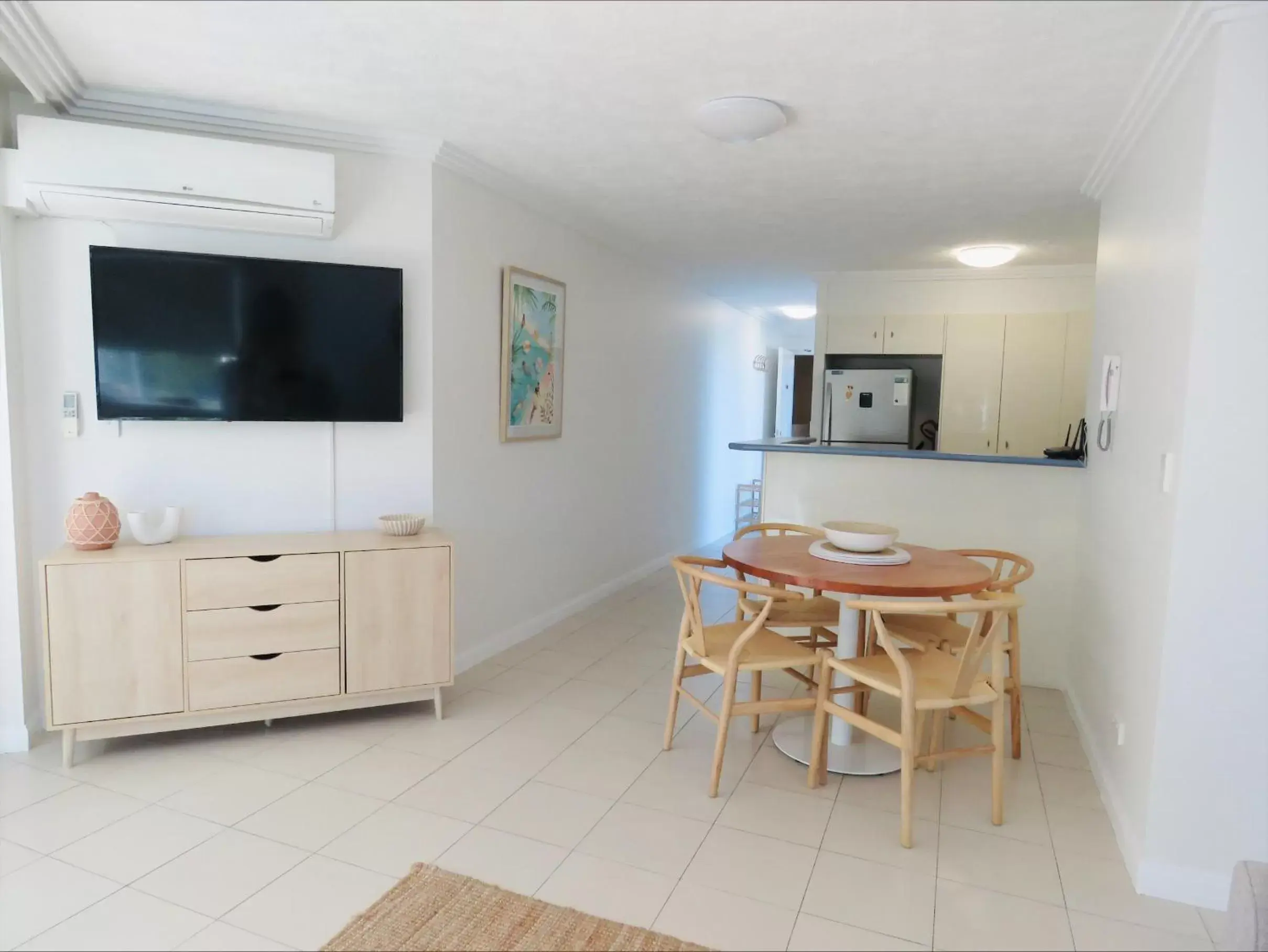 TV and multimedia, TV/Entertainment Center in Regency on the Beach