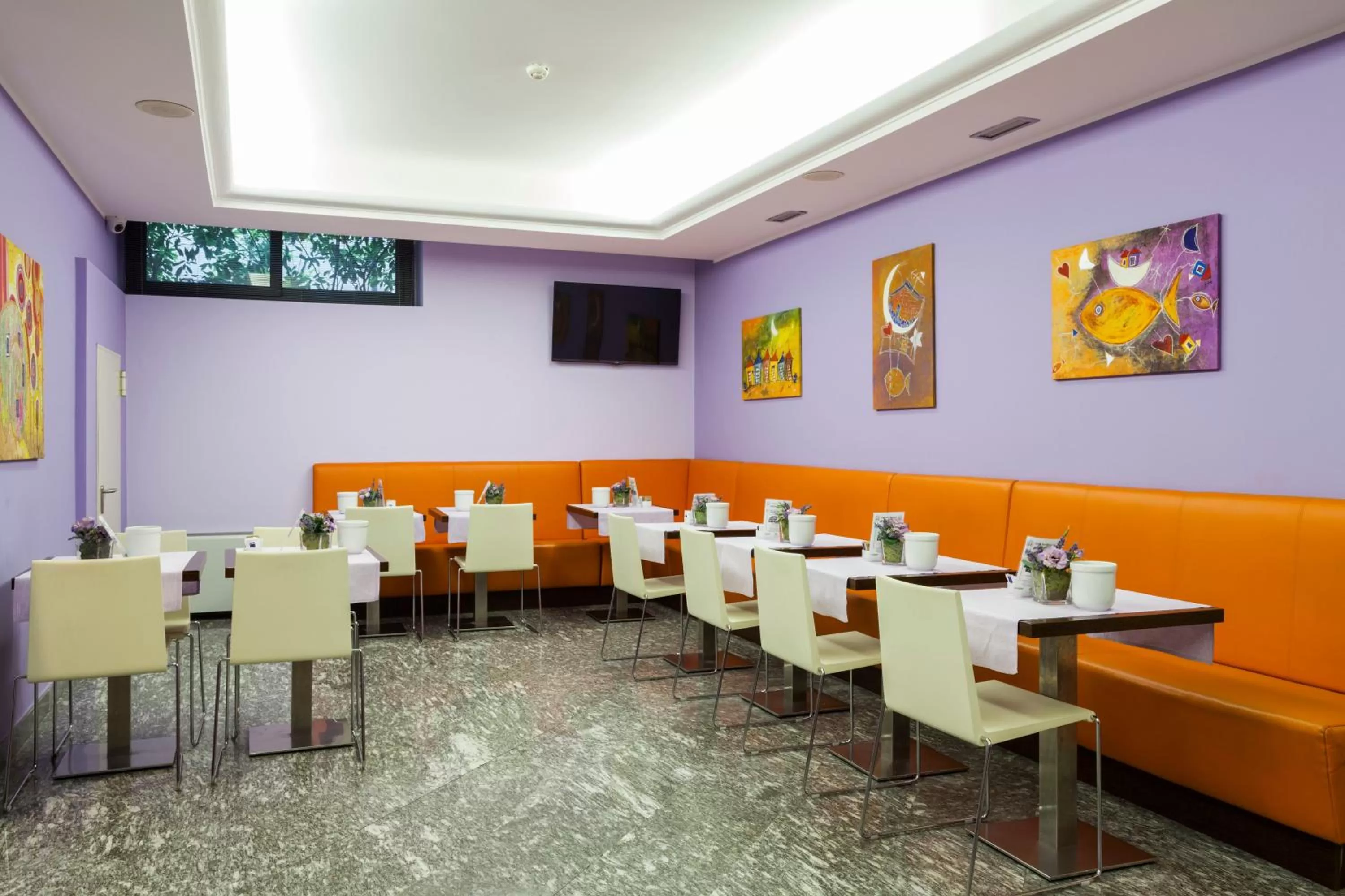 Restaurant/places to eat in Hotel Des Etrangers