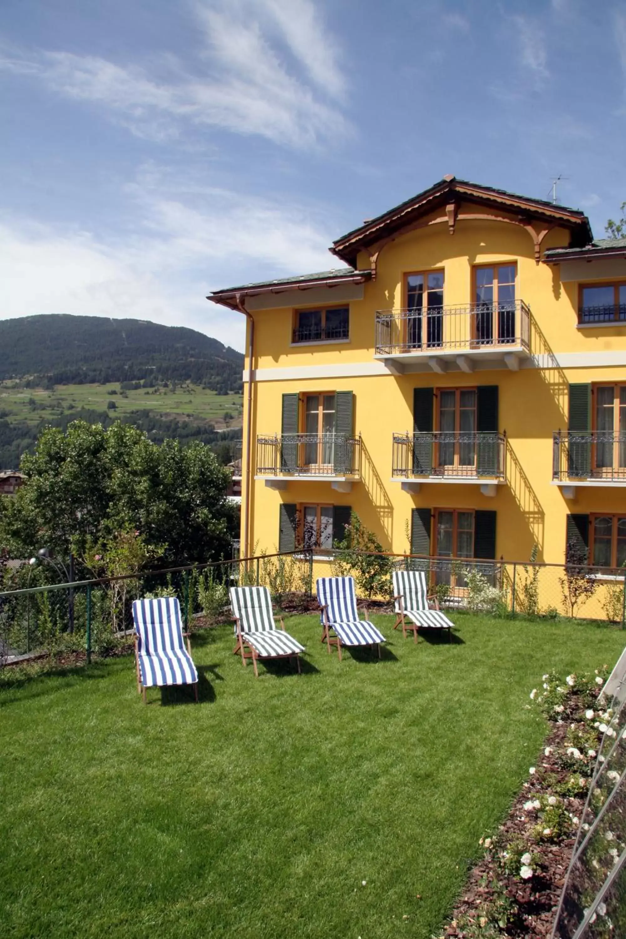 Facade/entrance, Property Building in Hotel Meublè Sertorelli Reit