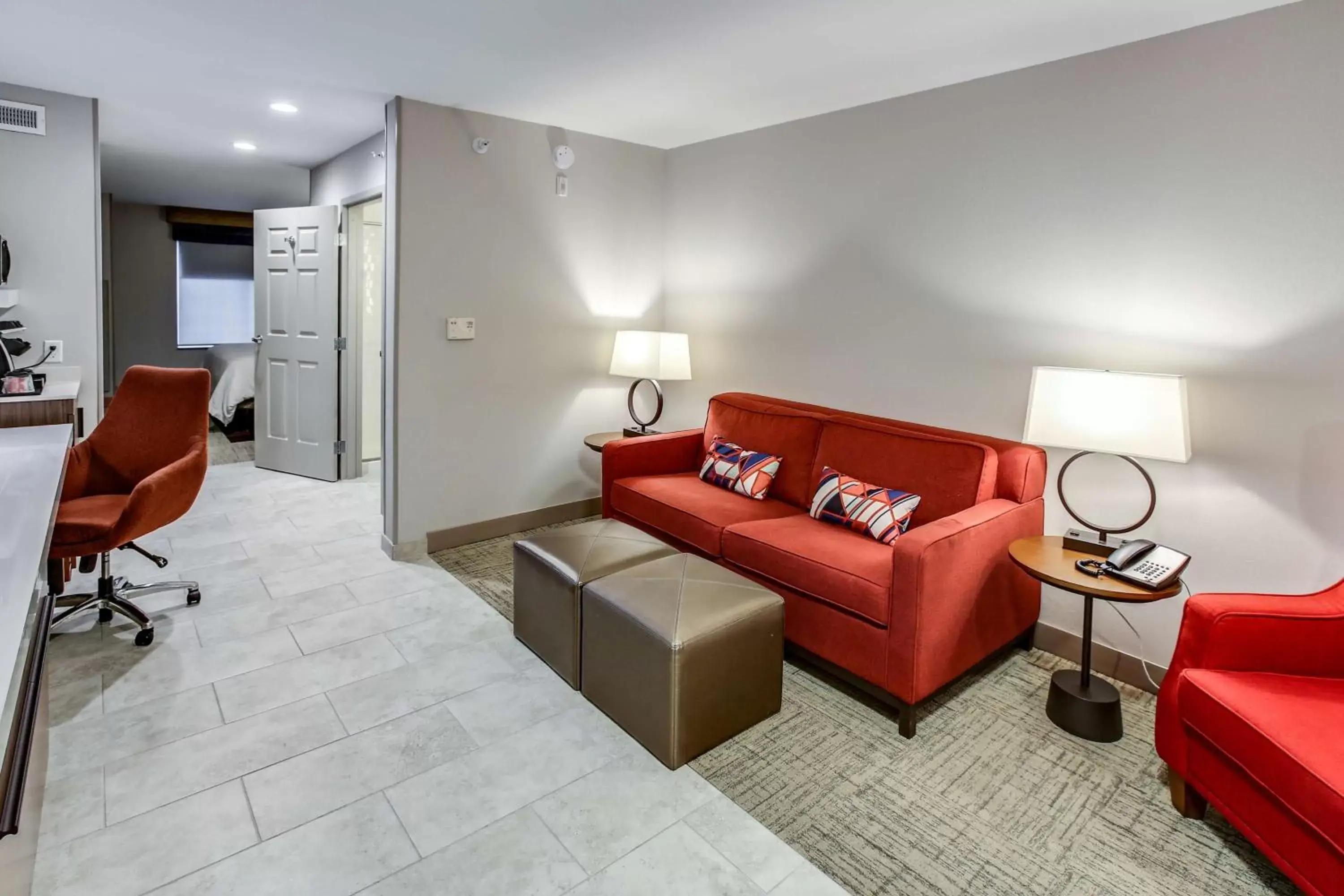 Bedroom, Seating Area in Hilton Garden Inn Ames