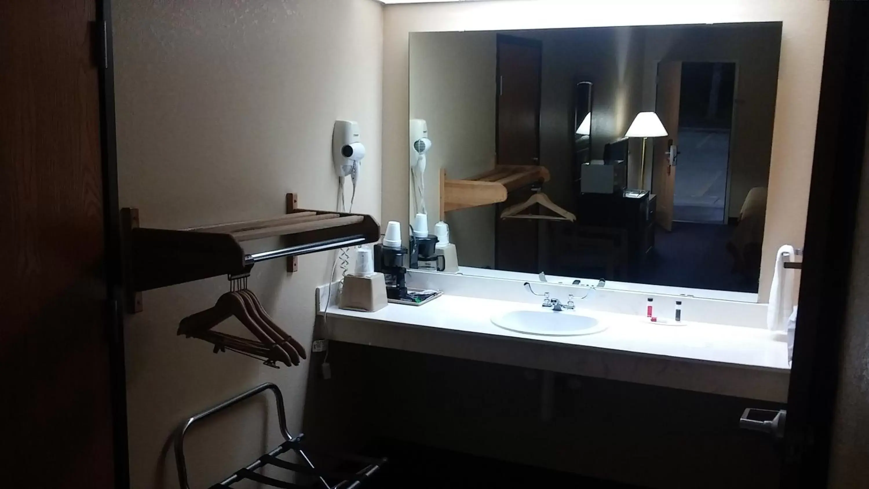 Double Room with Two Double Beds - Non-Smoking in Super 8 by Wyndham Mount Vernon Double Room with Two Double Beds - Non-Smoking in Super 8 by Wyndham Mount Vernon