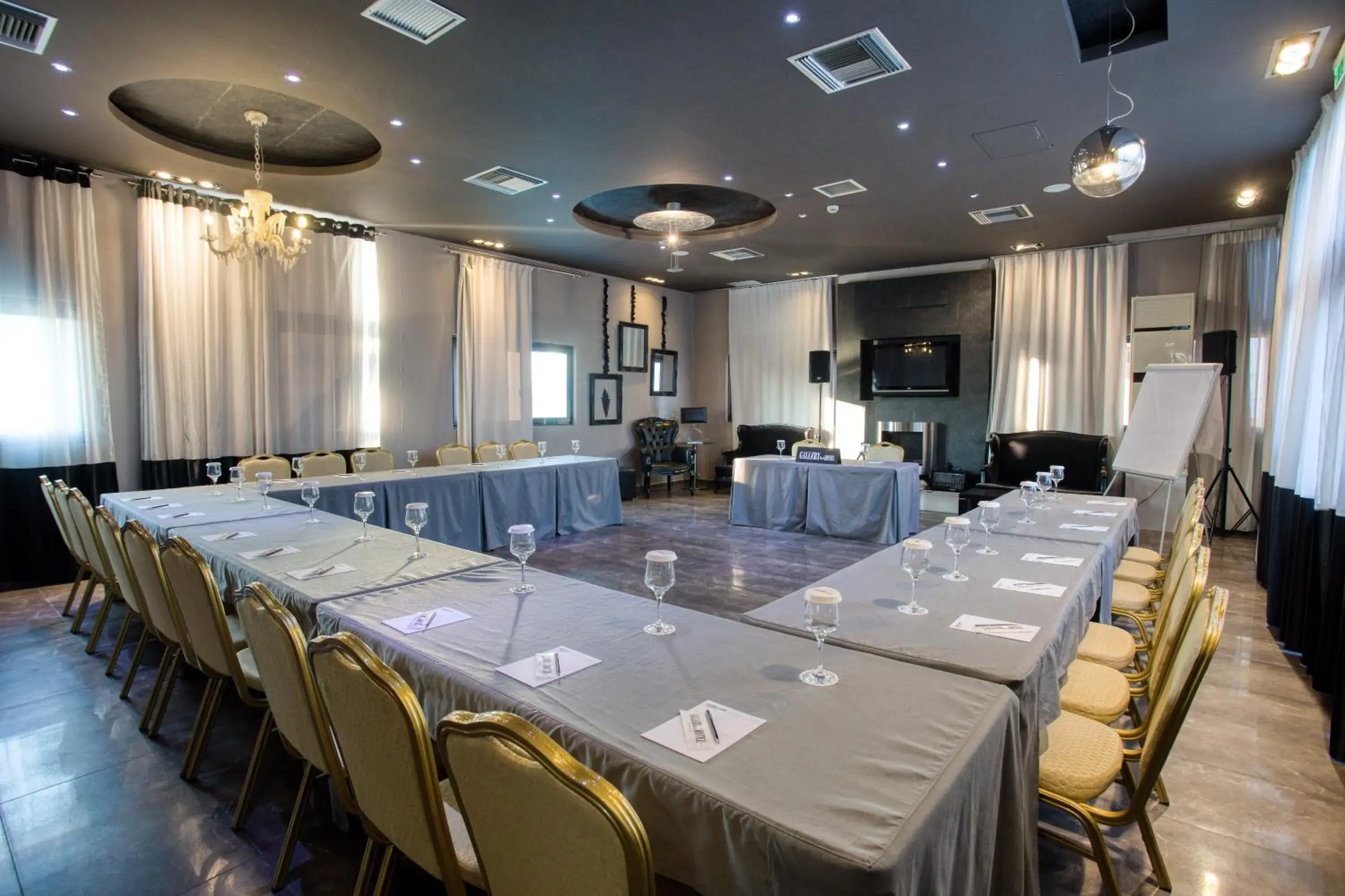 Business facilities in Gallery Art Hotel