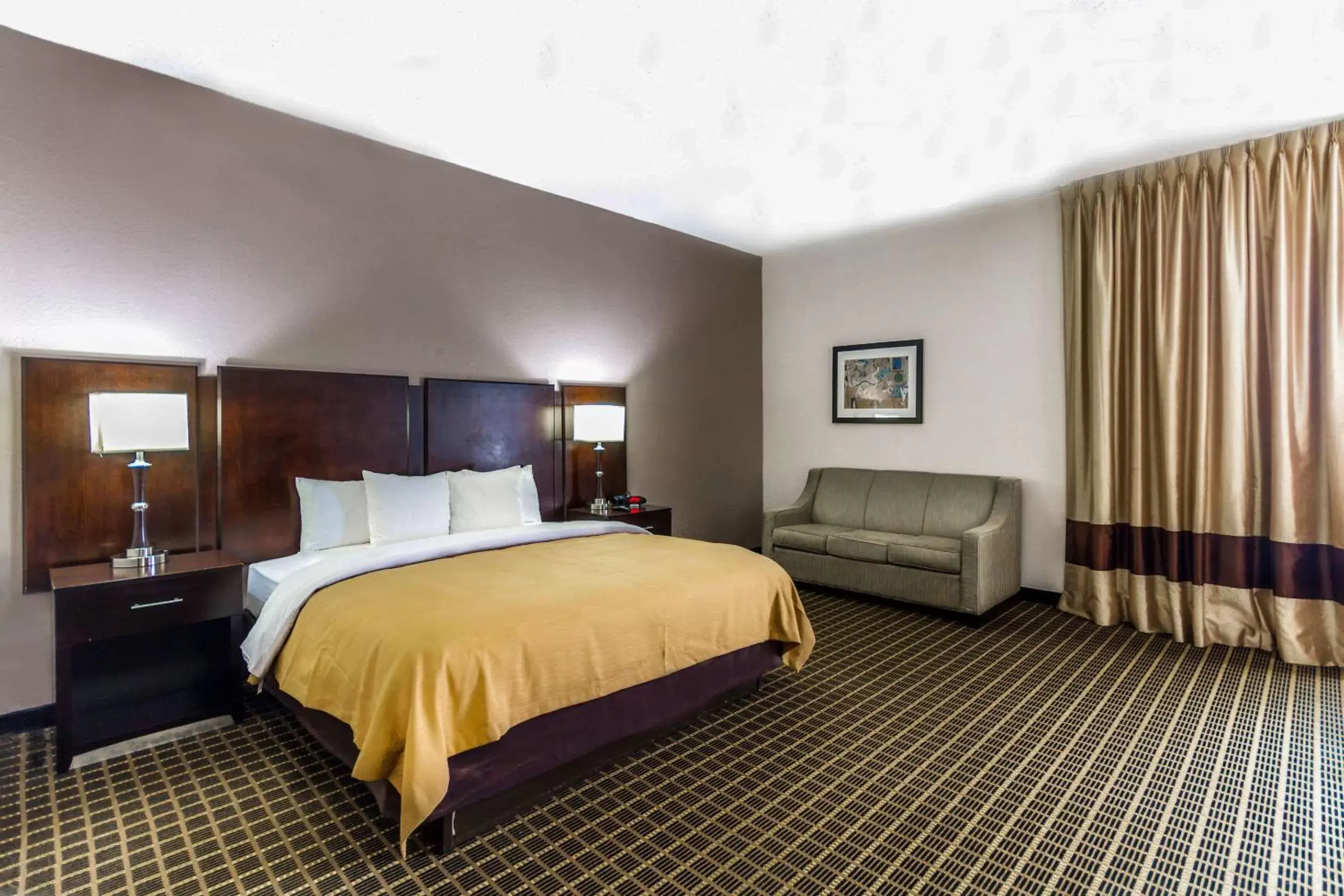 Photo of the whole room, Bed in Clarion Inn & Suites Miami International Airport