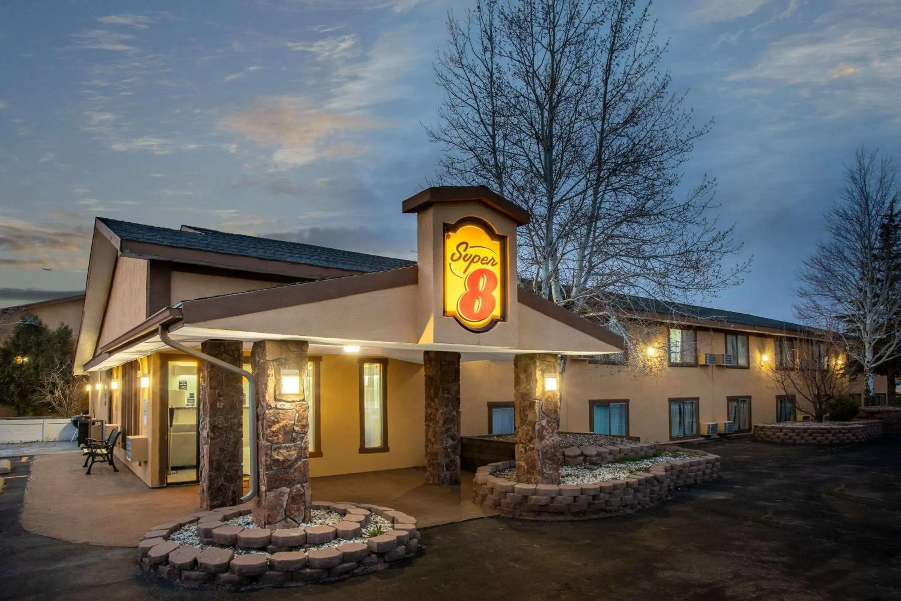 Property building in Super 8 by Wyndham Craig Property building in Super 8 by Wyndham Craig