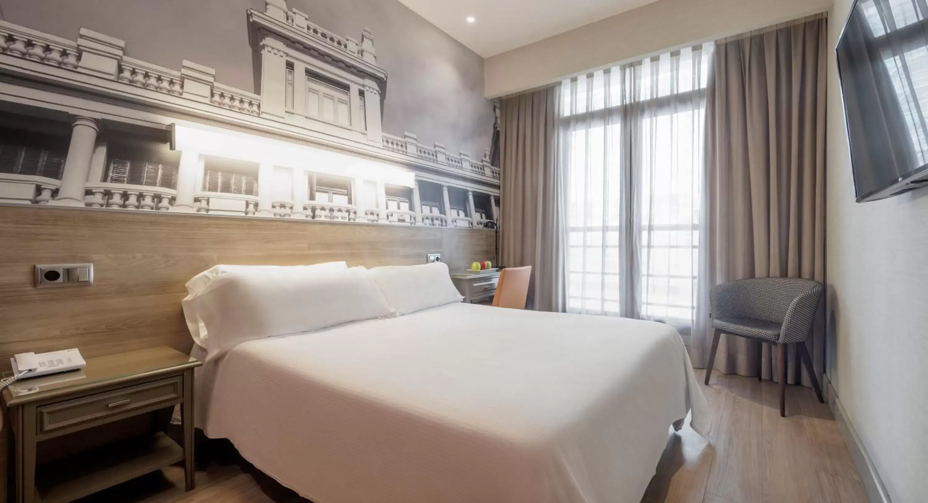 Bedroom, Bed in Regente Hotel