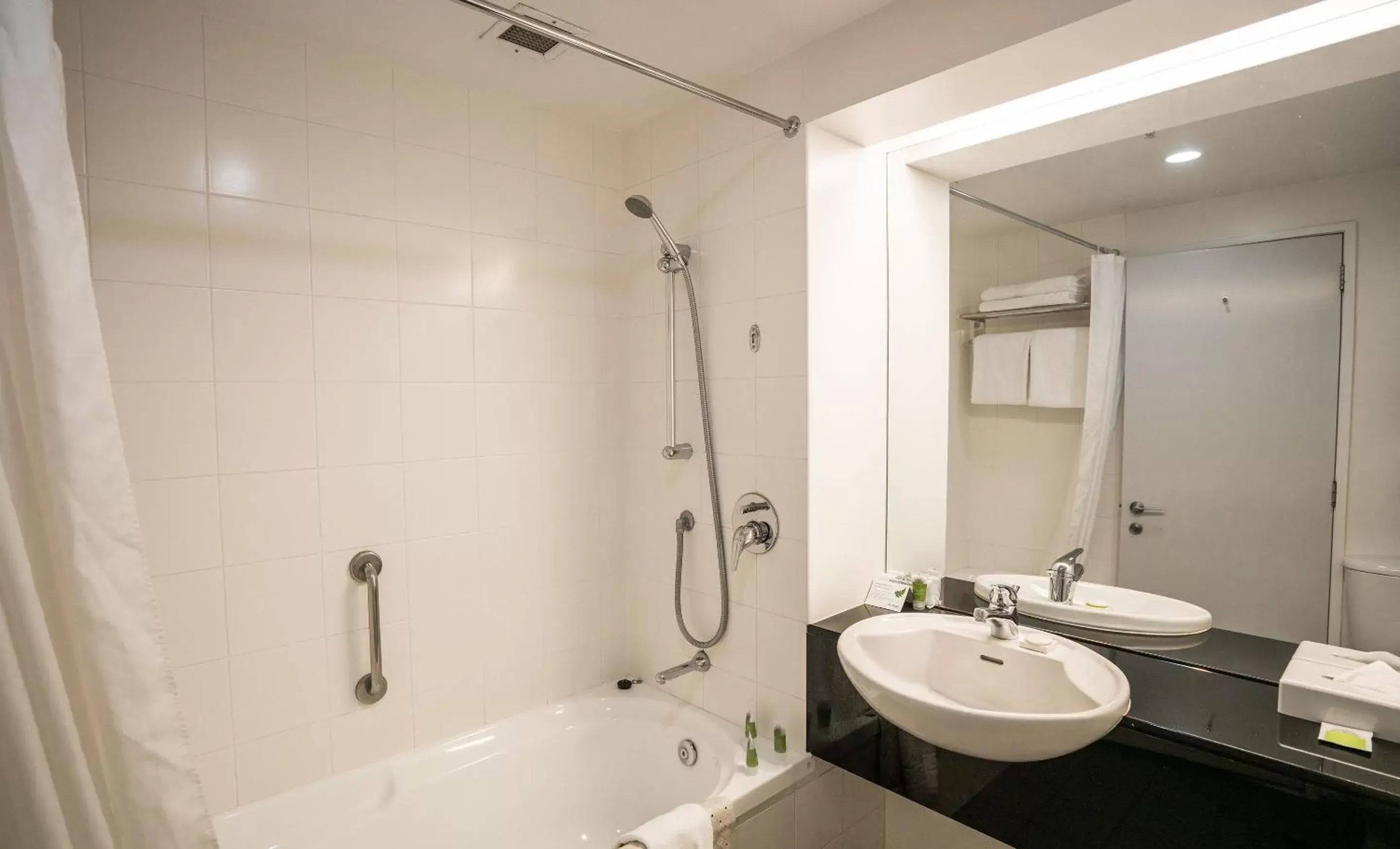 Shower, Bathroom in Scenic Hotel Te Pania