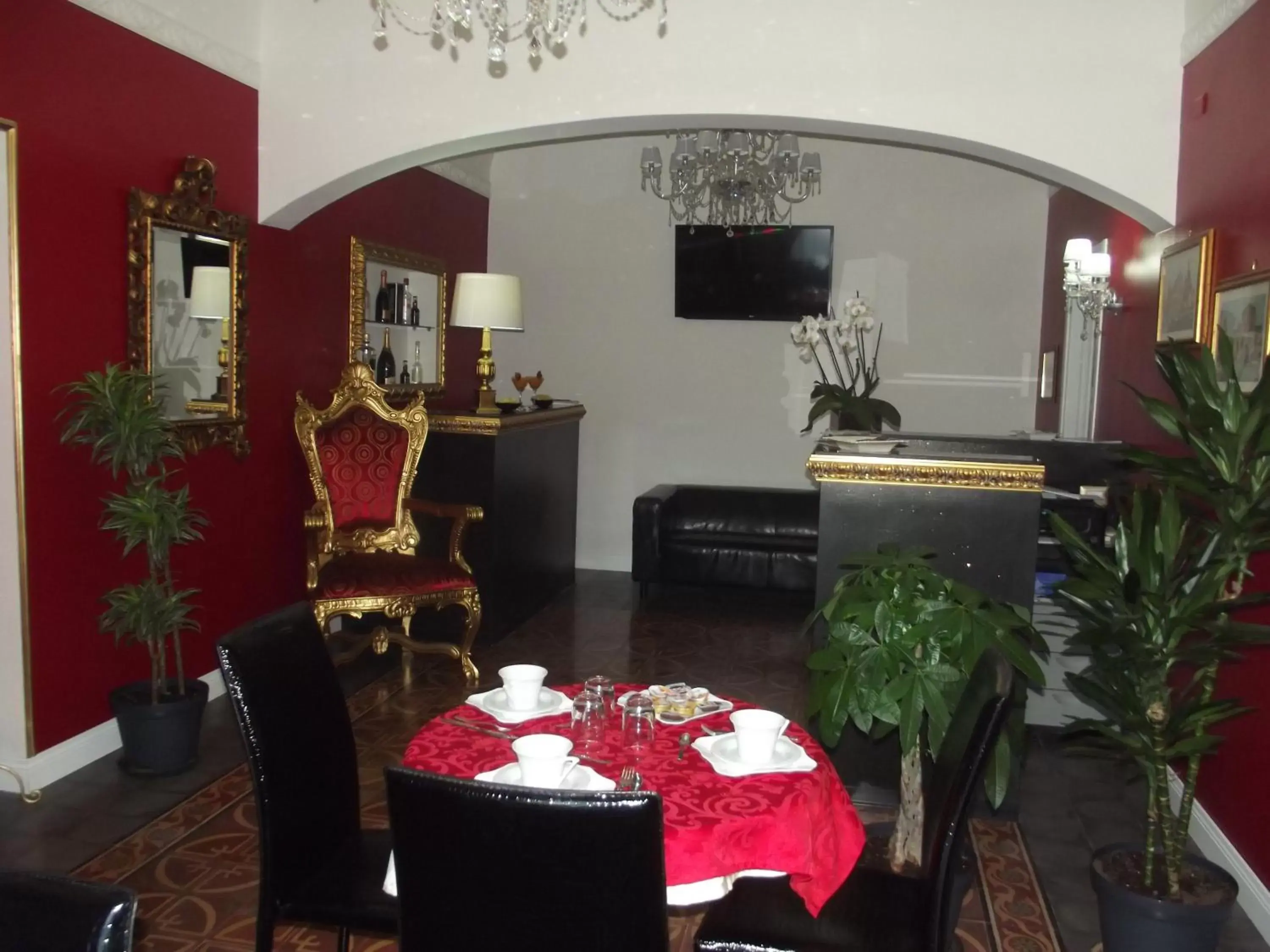 Restaurant/Places to Eat in Duca di Uzeda Bed & Breakfast Luxury and Style