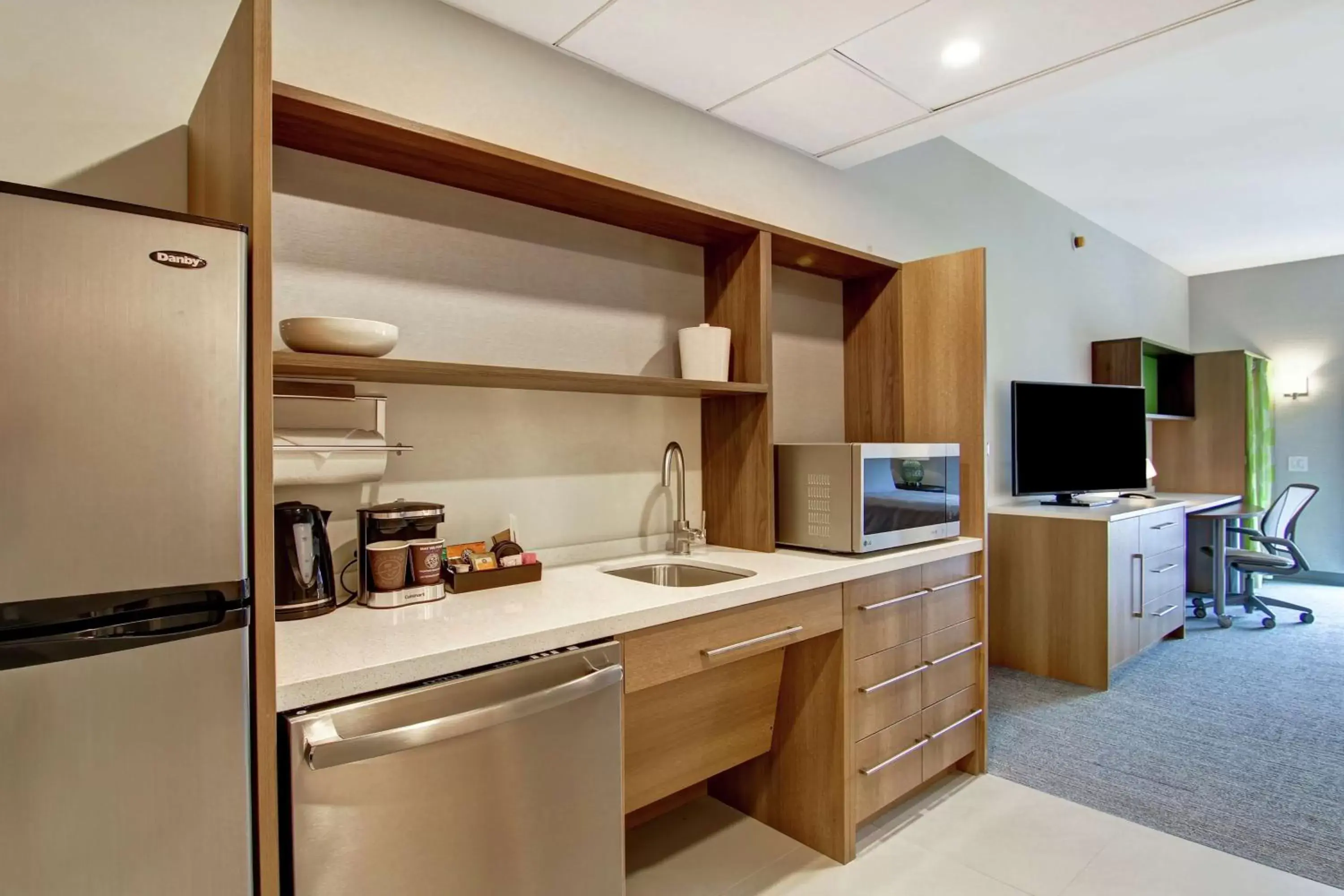 Bedroom, Kitchen/Kitchenette in Home2 Suites By Hilton Montreal Dorval