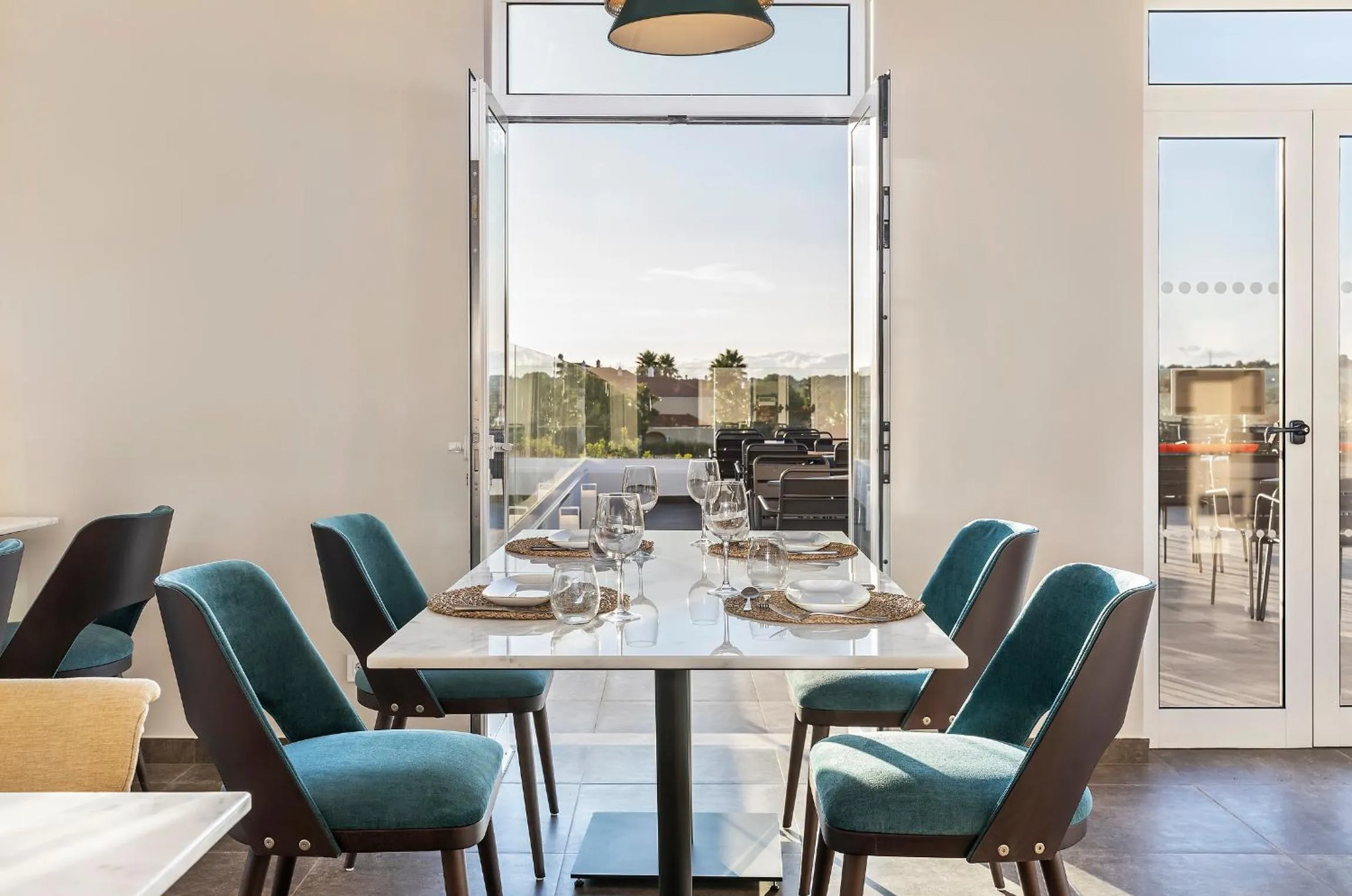 Restaurant/places to eat in Eden Villas & Apartments